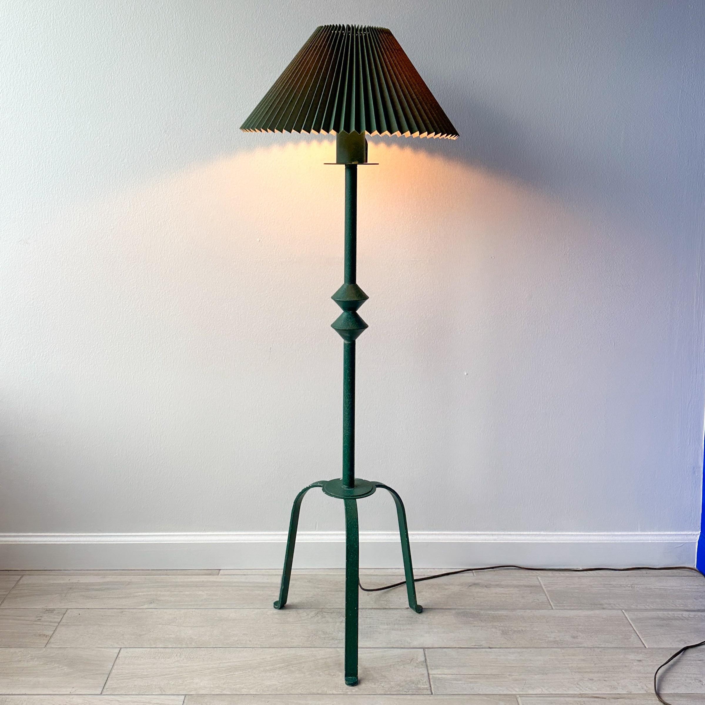 Vintage circa 1980s iron lamp coated with a hunter green textured finish in the style of Alberto Giacometti. This floor lamp stands on a three legged base and has sculptural detail midway up.