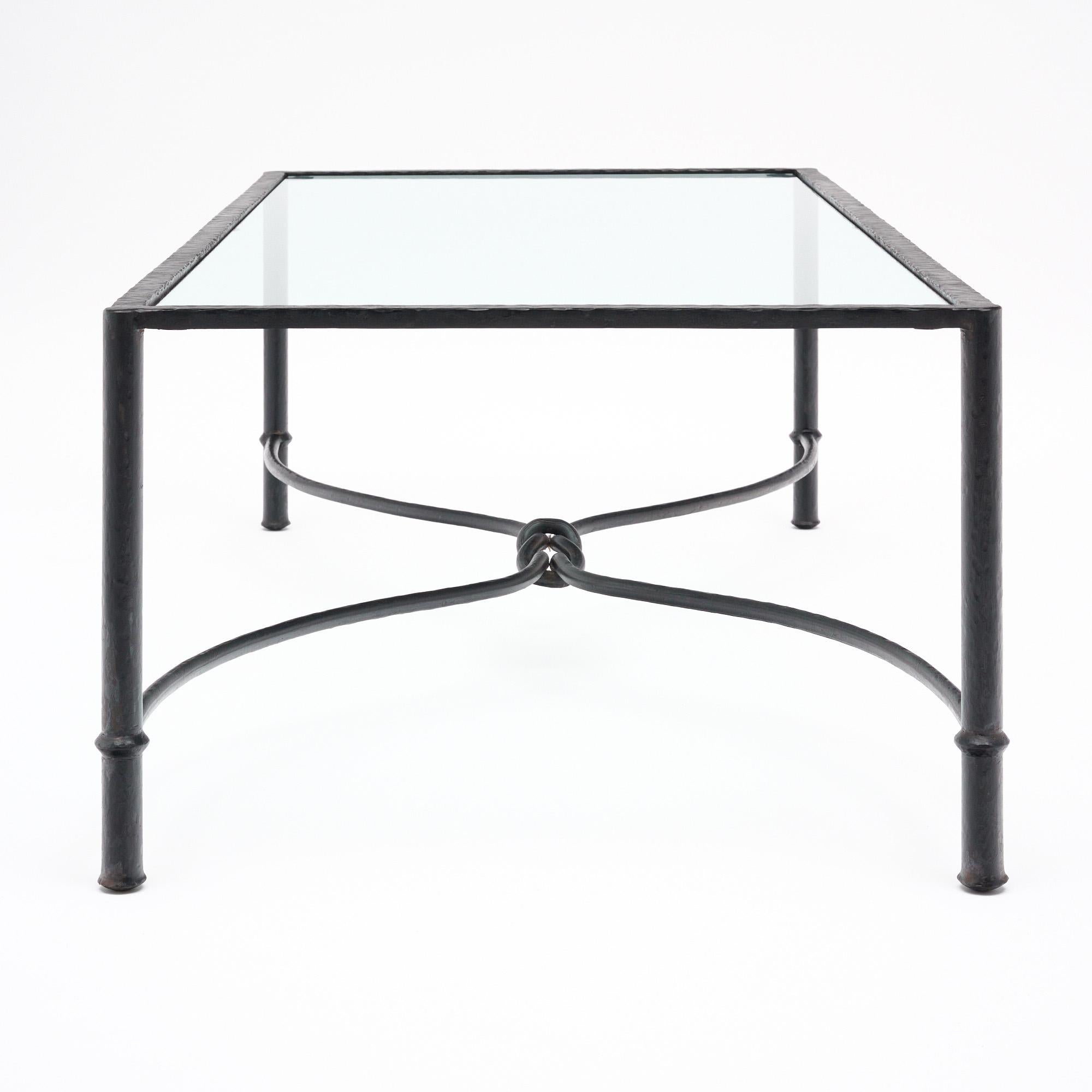 Giacometti Stil Italienisch Eisen Couchtisch (Glas) im Angebot