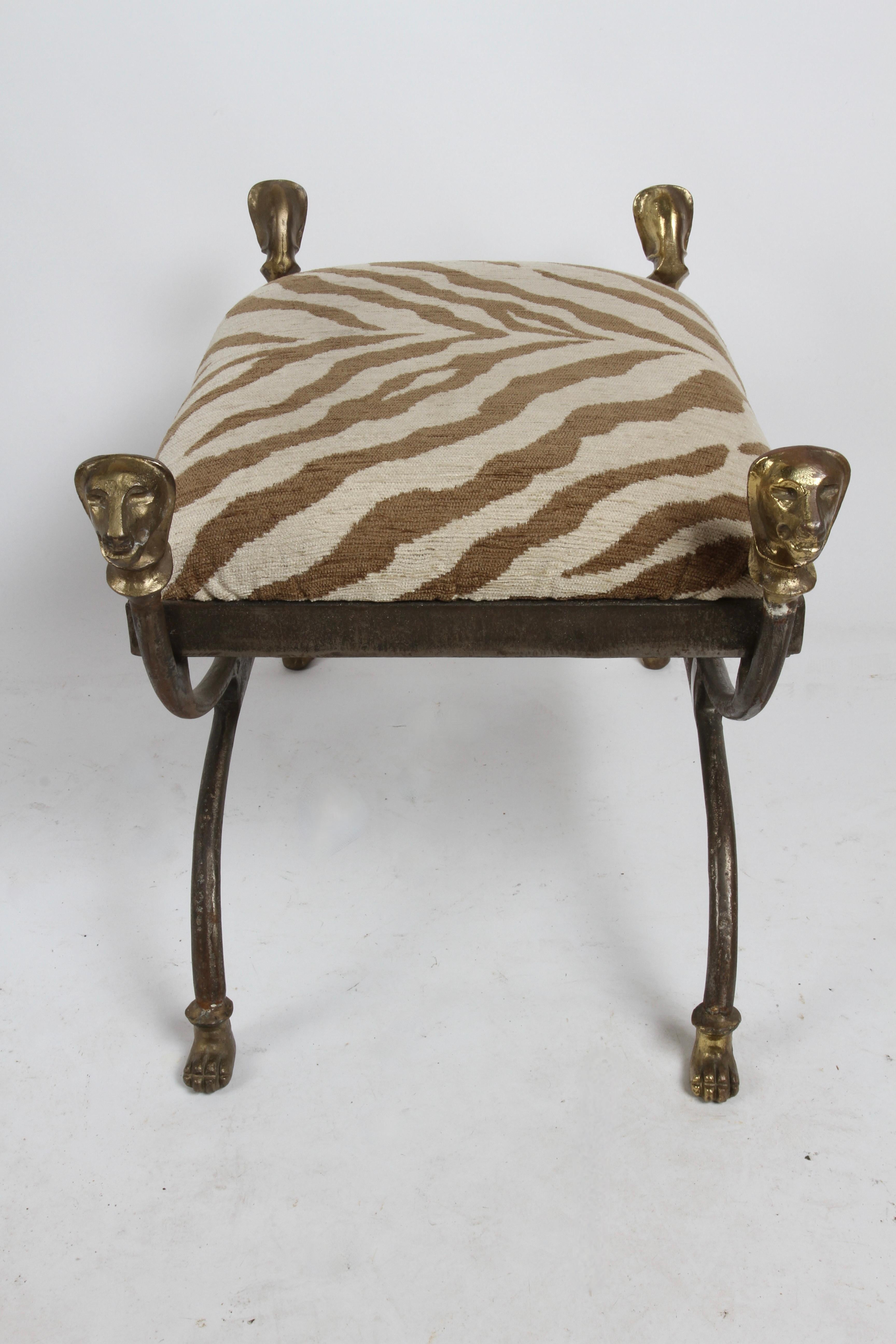 Pouf a testa di leone in stile Giacometti in bronzo e ferro con seduta in finta zebra anni '70 in vendita 4