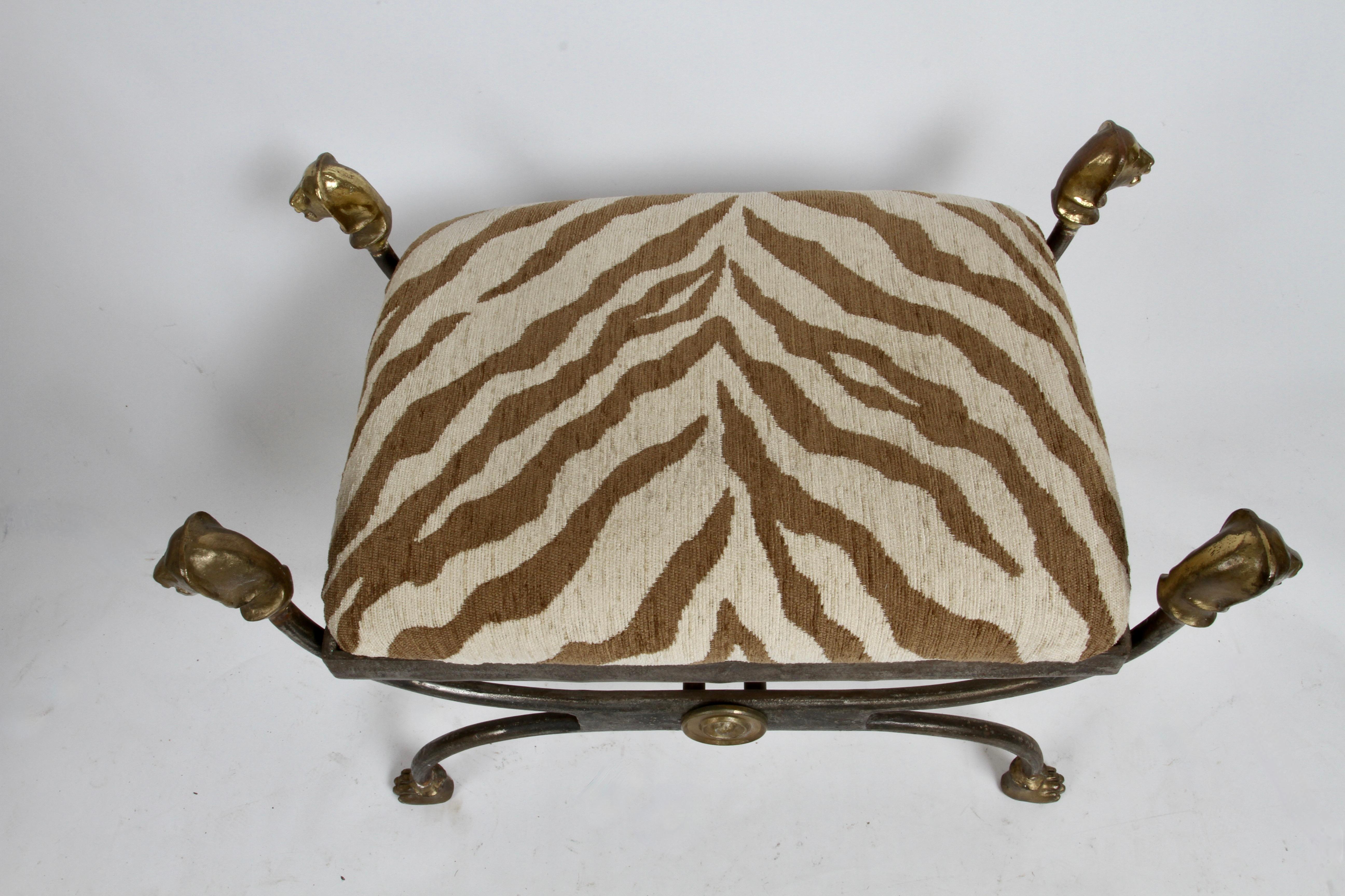 Pouf a testa di leone in stile Giacometti in bronzo e ferro con seduta in finta zebra anni '70 in vendita 7