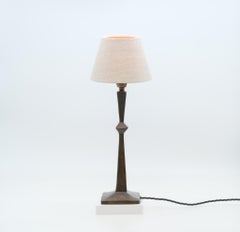 Lampe de table en bronze patiné de style Giacometti
