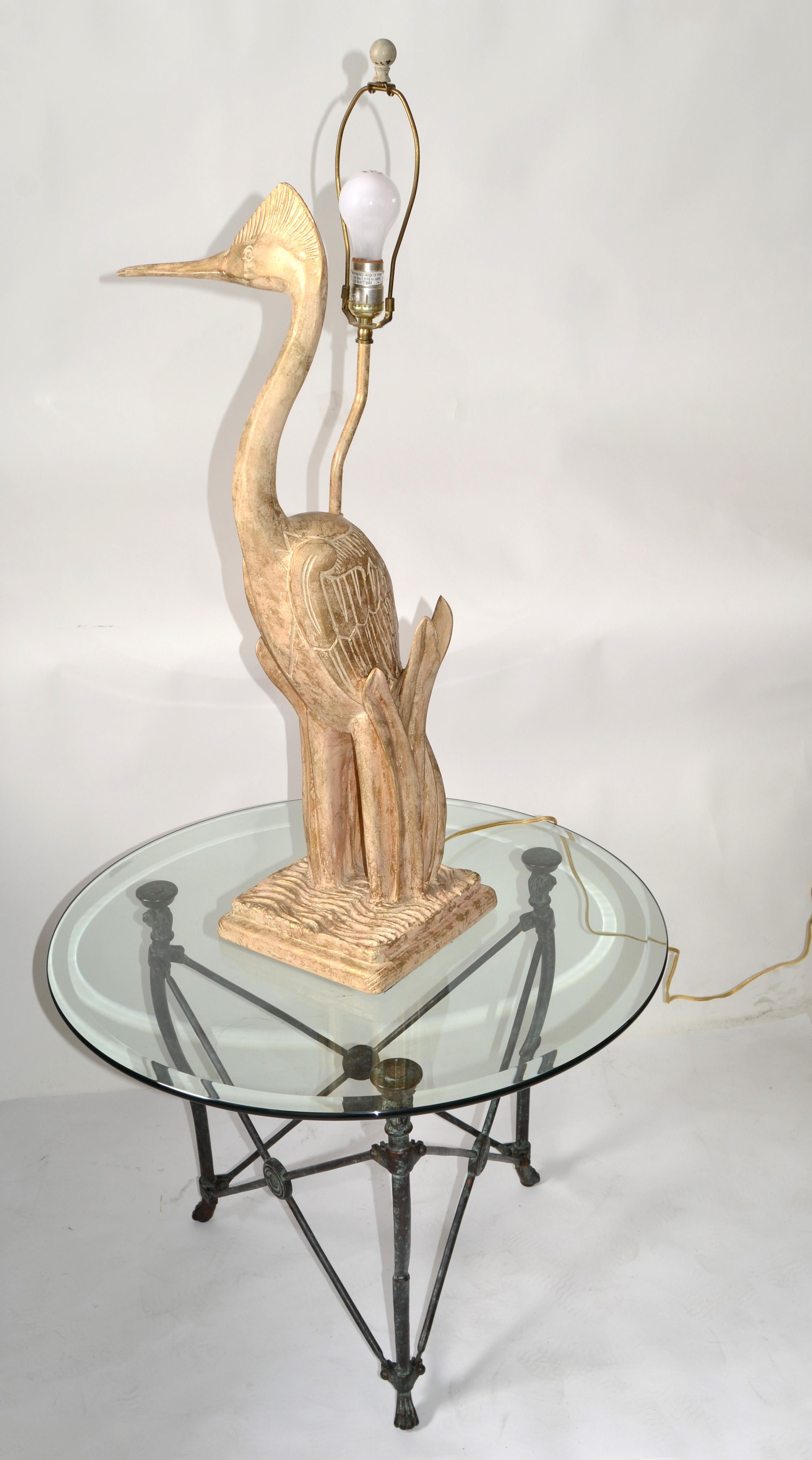 Biseauté Table ronde néoclassique de style Giacometti en bronze massif avec têtes de lion et pieds à griffes  en vente