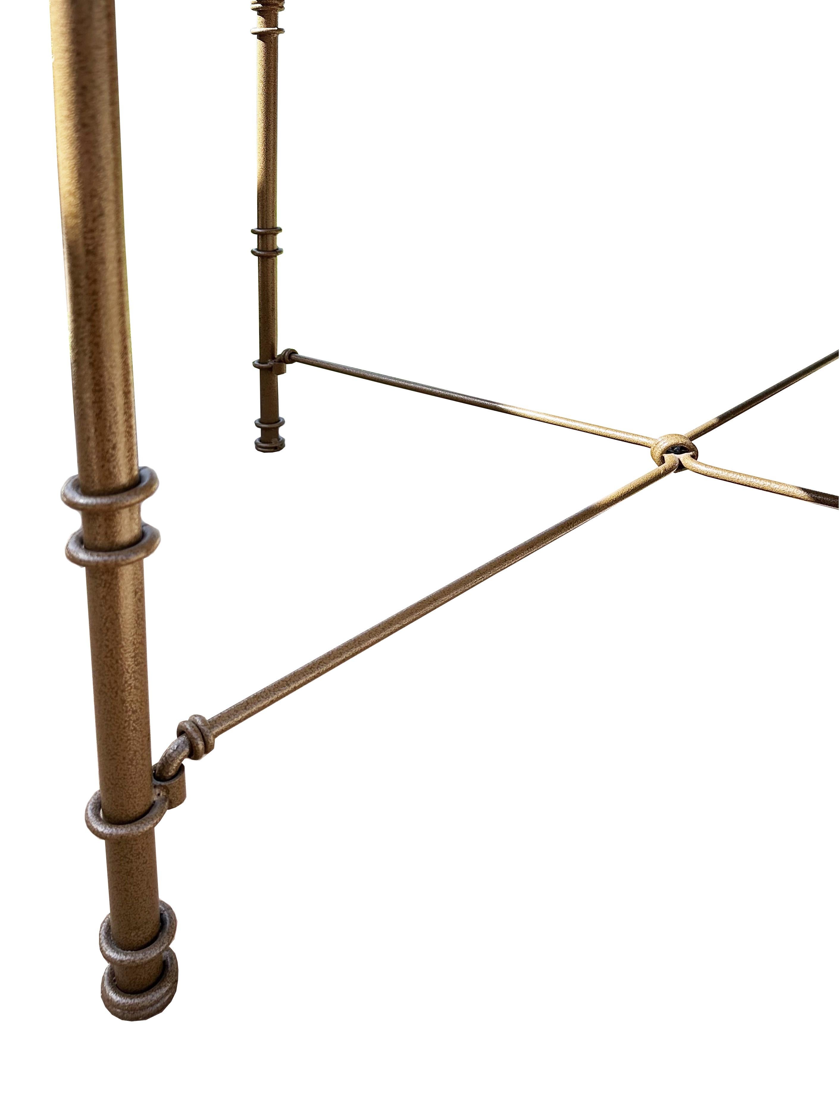 Tisch im Giacometti-Stil mit Travertinplatte im Zustand „Hervorragend“ im Angebot in Scottsdale, AZ