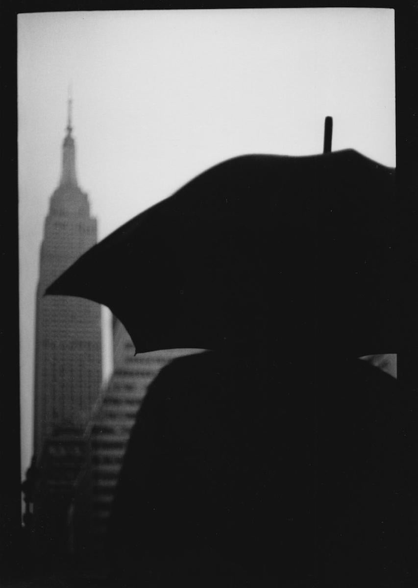 Giacomo Brunelli Black and White Photograph - Untitled #9 (Umbrella Empire State Building) from New York - Street Photography