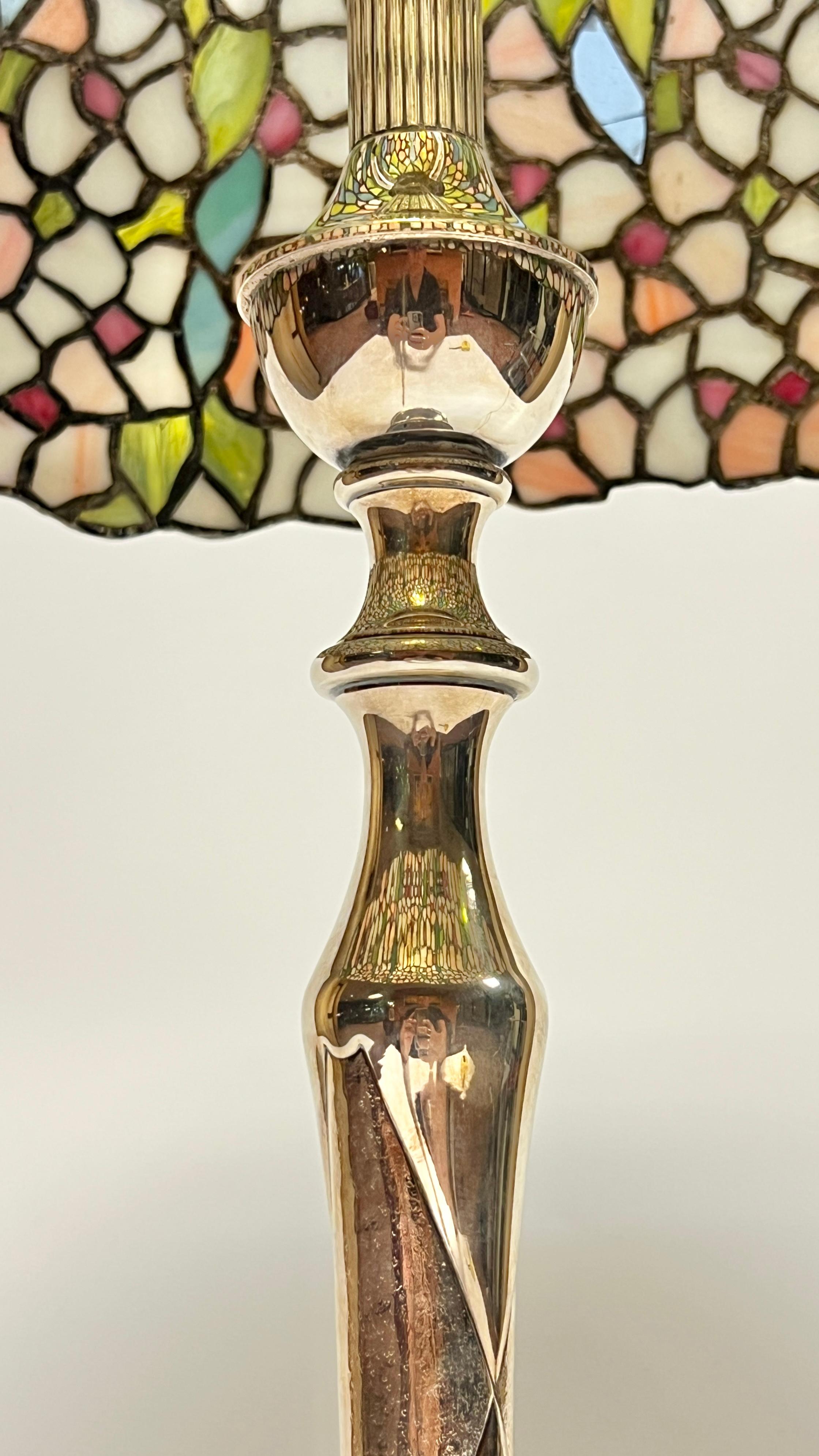 XX secolo Lampada da tavolo in argento stile Tiffany di Giacomo Vavassori in vendita