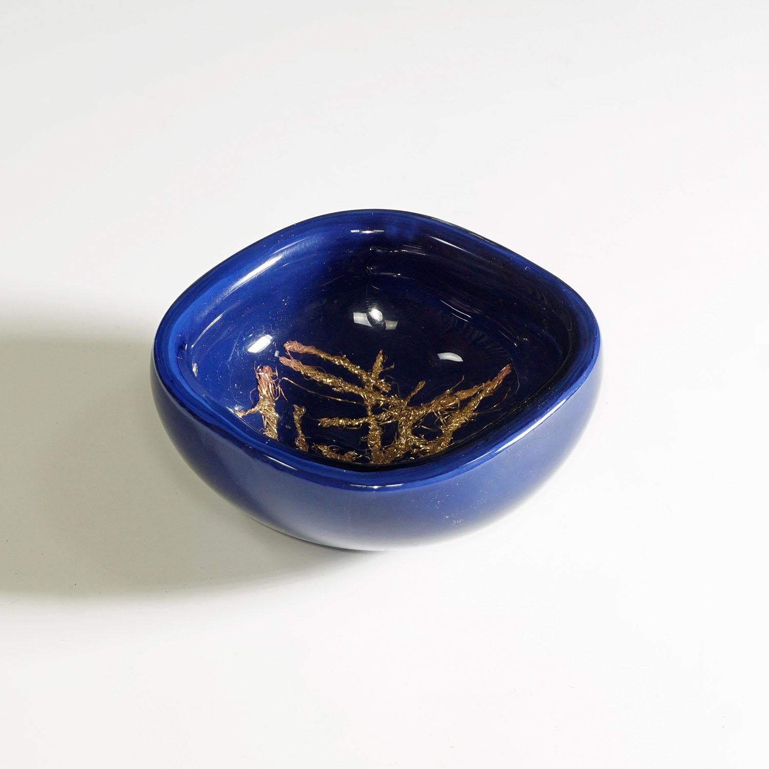 A bowl of the Giade series designed by Tony Zuccheri in 1964 and manufactured by Venini, Venice, Italy ca. 1960s. Multilayered glass with copper inclusions against a dark blue opaque background. The artglass is with incised signature 'venini italia'