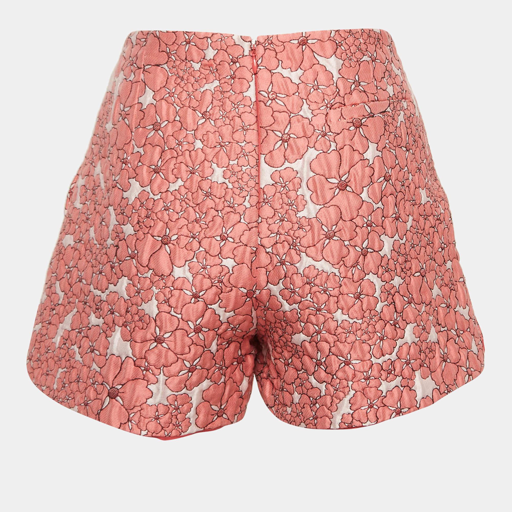 Dress for comfort with a dose of style from Giamba. Created using jacquard this pair of pink shorts features two pockets back zip closure and floral work all over.