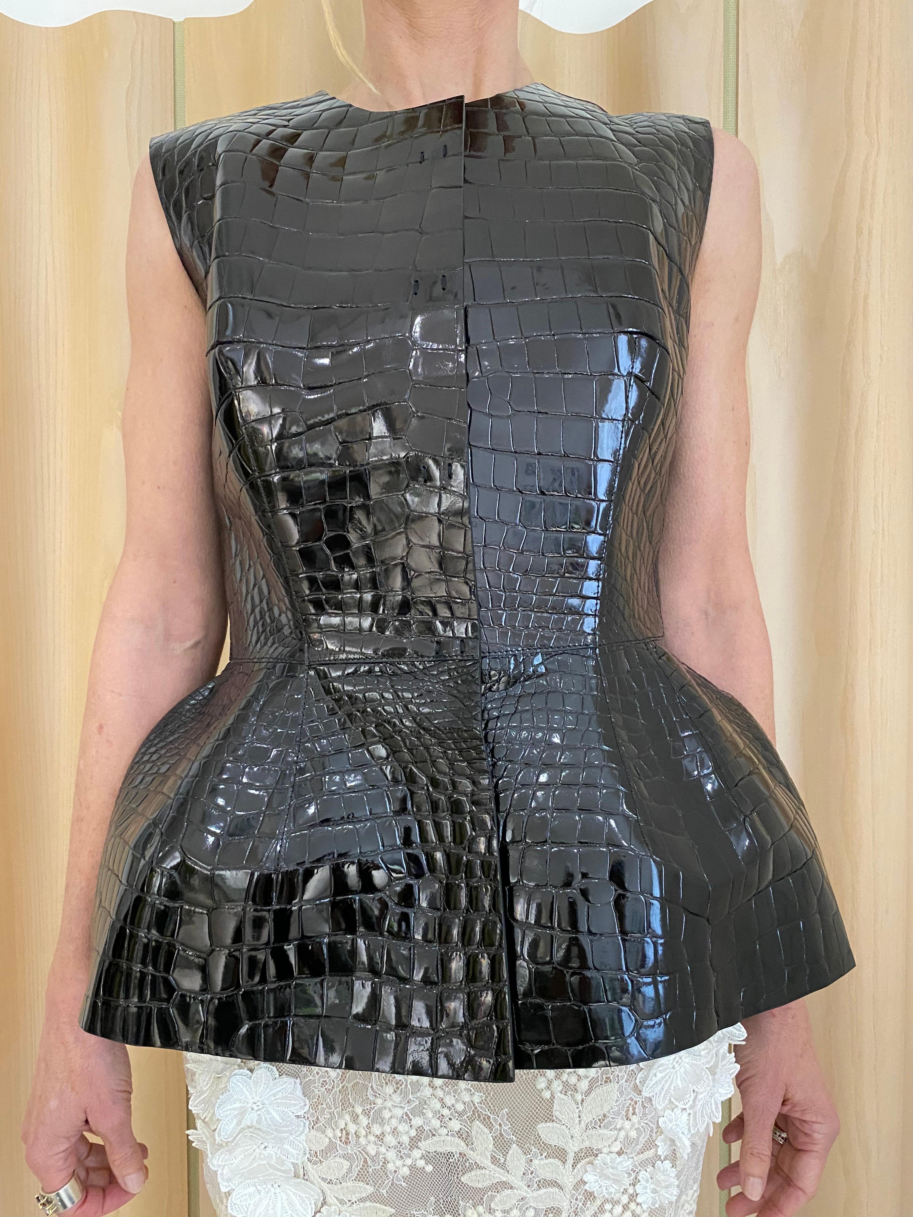 Giambatista Valli 2012 Couture Croc Top and Lace Skirt Set In New Condition For Sale In Beverly Hills, CA