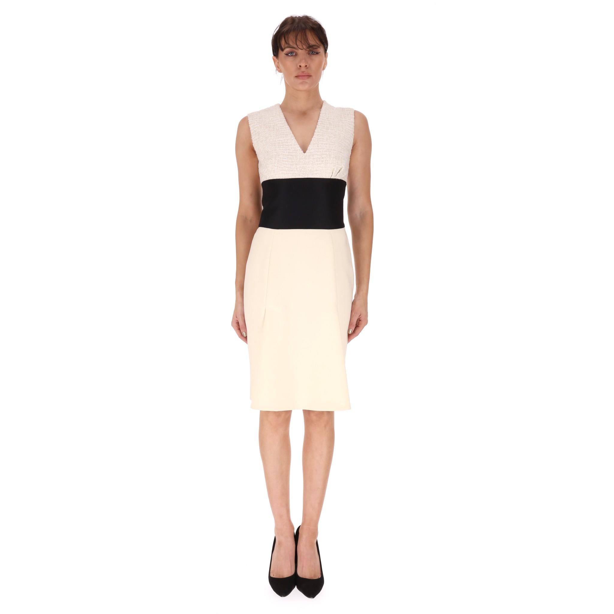 Giambattista Vali Silk & Wool Dress

Flattering dress with black silk waistband and flared ivory skirt.

Tweed sleeveless top with V-Neck. Rrp Approx. £2,200

Size – XS

Condition – Very Good

Composition – 89% Wool, 11% Silk