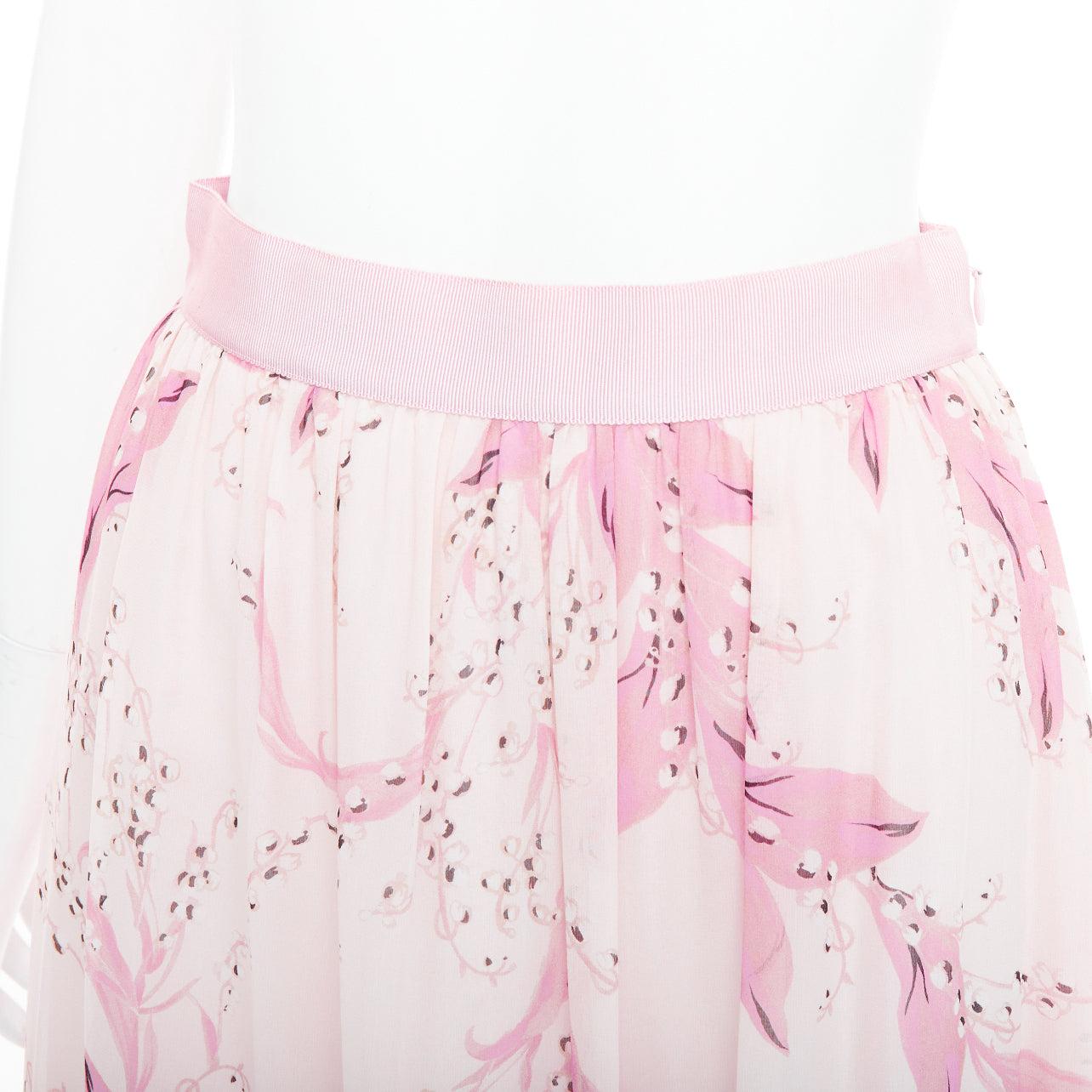 GIAMBATTISTA VALLI 100% silk light pink floral lily valley print midi skirt IT38 XXS
Reference: LNKO/A02444
Brand: Giambattista Valli
Material: Silk
Color: Pink, White
Pattern: Floral
Closure: Zip
Lining: White Silk
Extra Details: Side zip.
Made in: