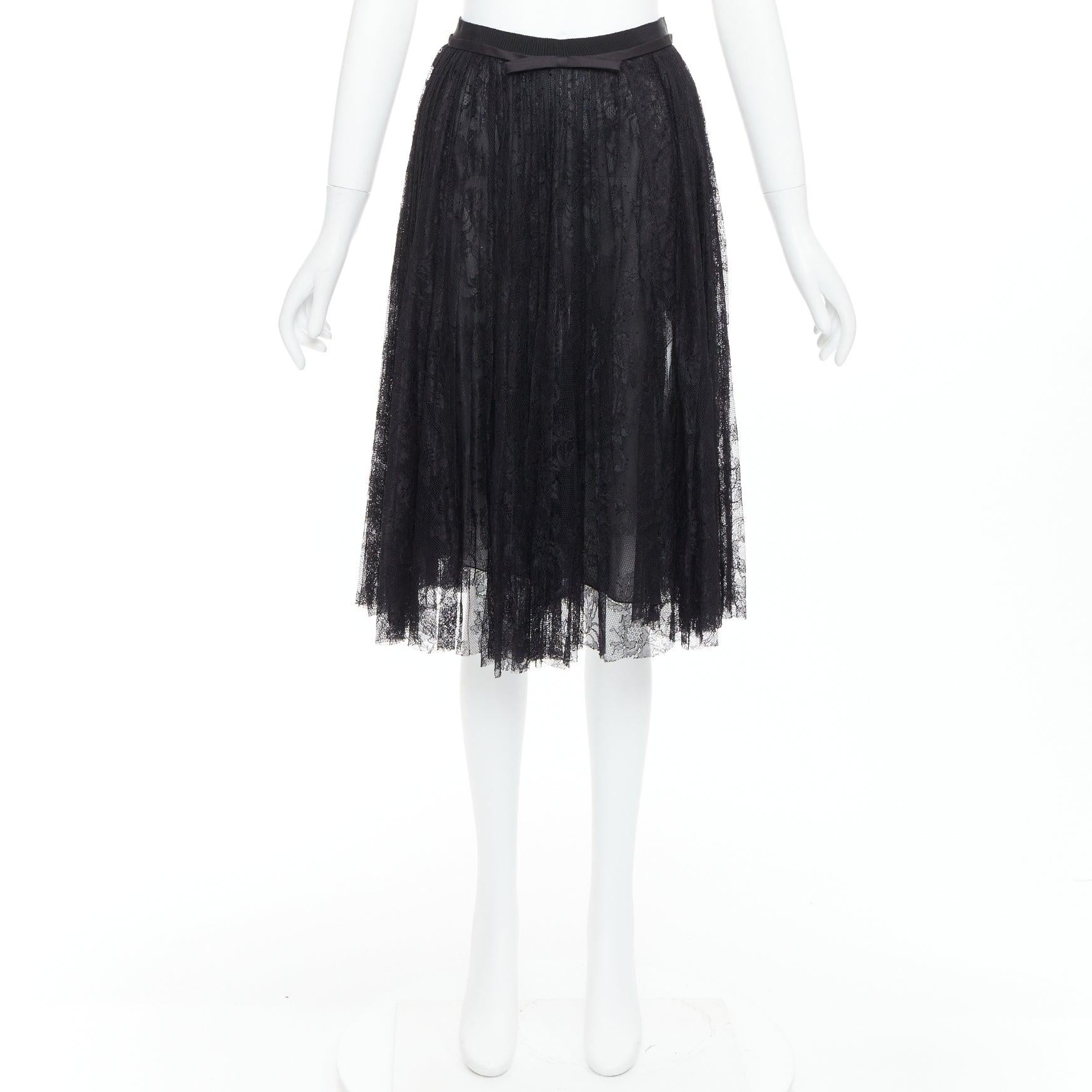 GIAMBATTISTA VALLI black lace silk bow trim pleated knee skirt IT38 XXS
Reference: LNKO/A02568
Brand: Giambattista Valli
Material: Viscose, Blend
Color: Black
Pattern: Solid
Closure: Zip
Lining: Black Silk
Extra Details: Silk lined.
Made in: