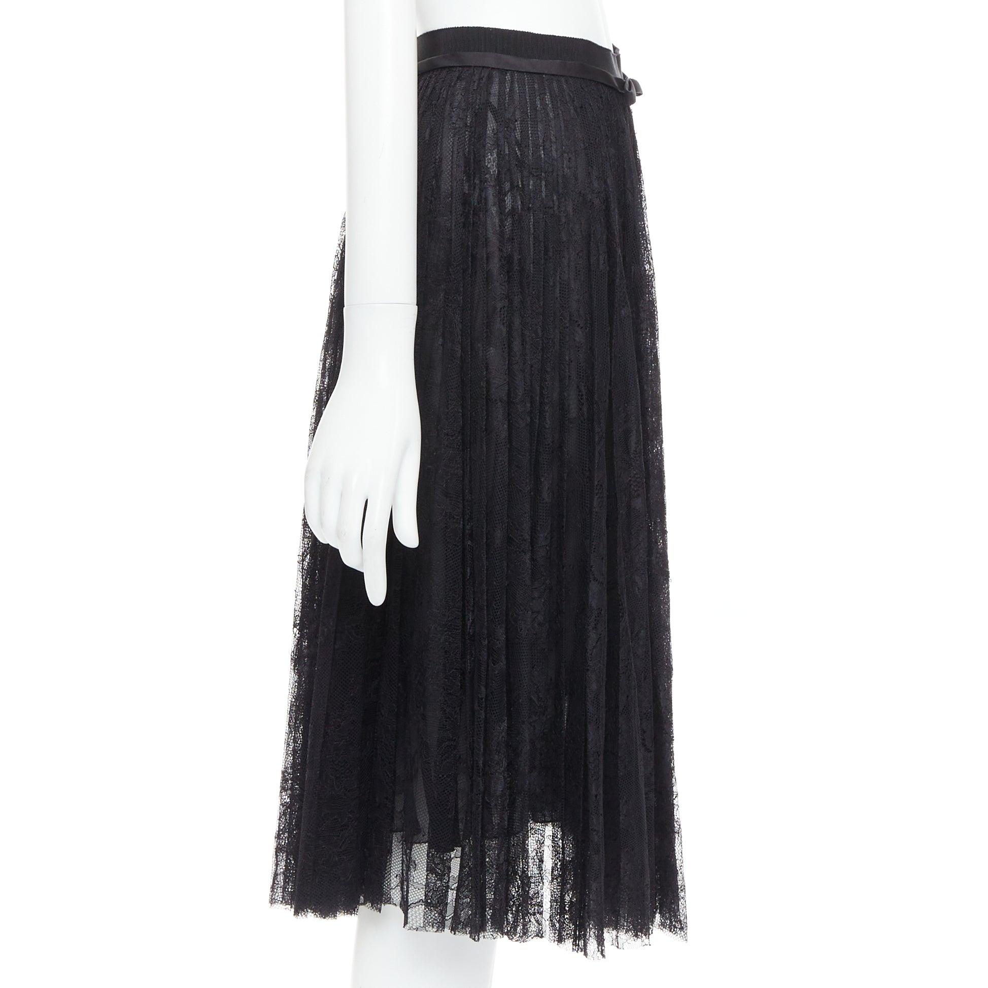 GIAMBATTISTA VALLI black lace silk bow trim pleated knee skirt IT38 XXS In Excellent Condition For Sale In Hong Kong, NT