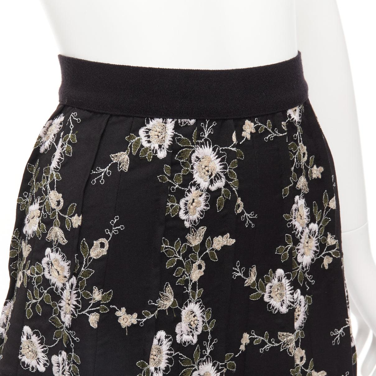 GIAMBATTISTA VALLI black pink floral embroidered 100% wool midi skirt IT38 XS
Reference: LNKO/A02321
Brand: Giambattista Valli
Material: Wool
Color: Black, Pink
Pattern: Floral
Closure: Zip
Lining: Black Fabric
Extra Details: Side zip.
Made in: