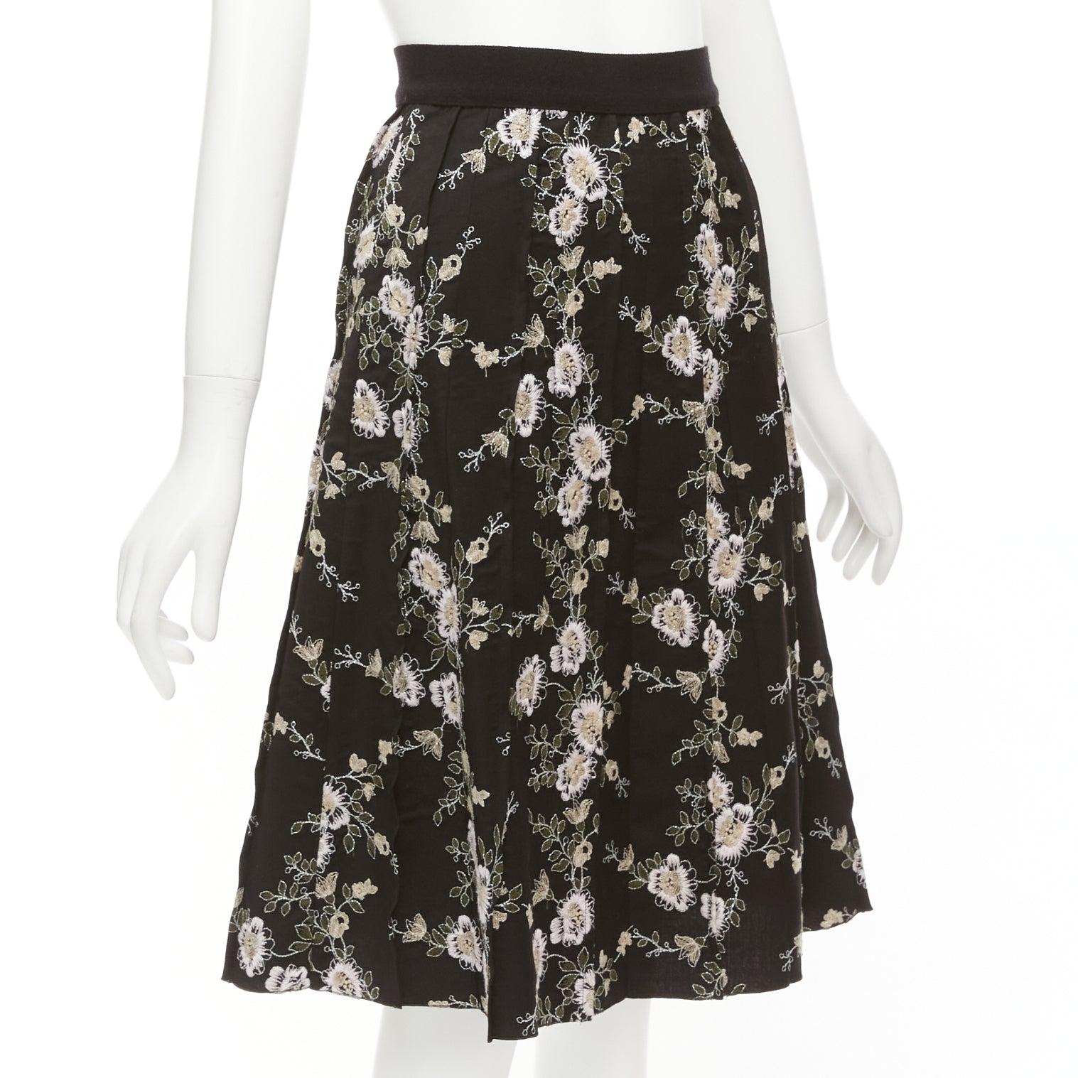 GIAMBATTISTA VALLI black pink floral embroidered 100% wool midi skirt IT38 XS In Excellent Condition For Sale In Hong Kong, NT