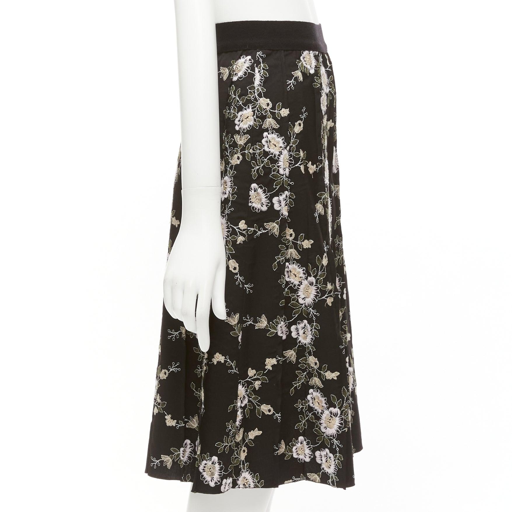 GIAMBATTISTA VALLI black pink floral embroidered 100% wool midi skirt IT38 XS In Excellent Condition For Sale In Hong Kong, NT
