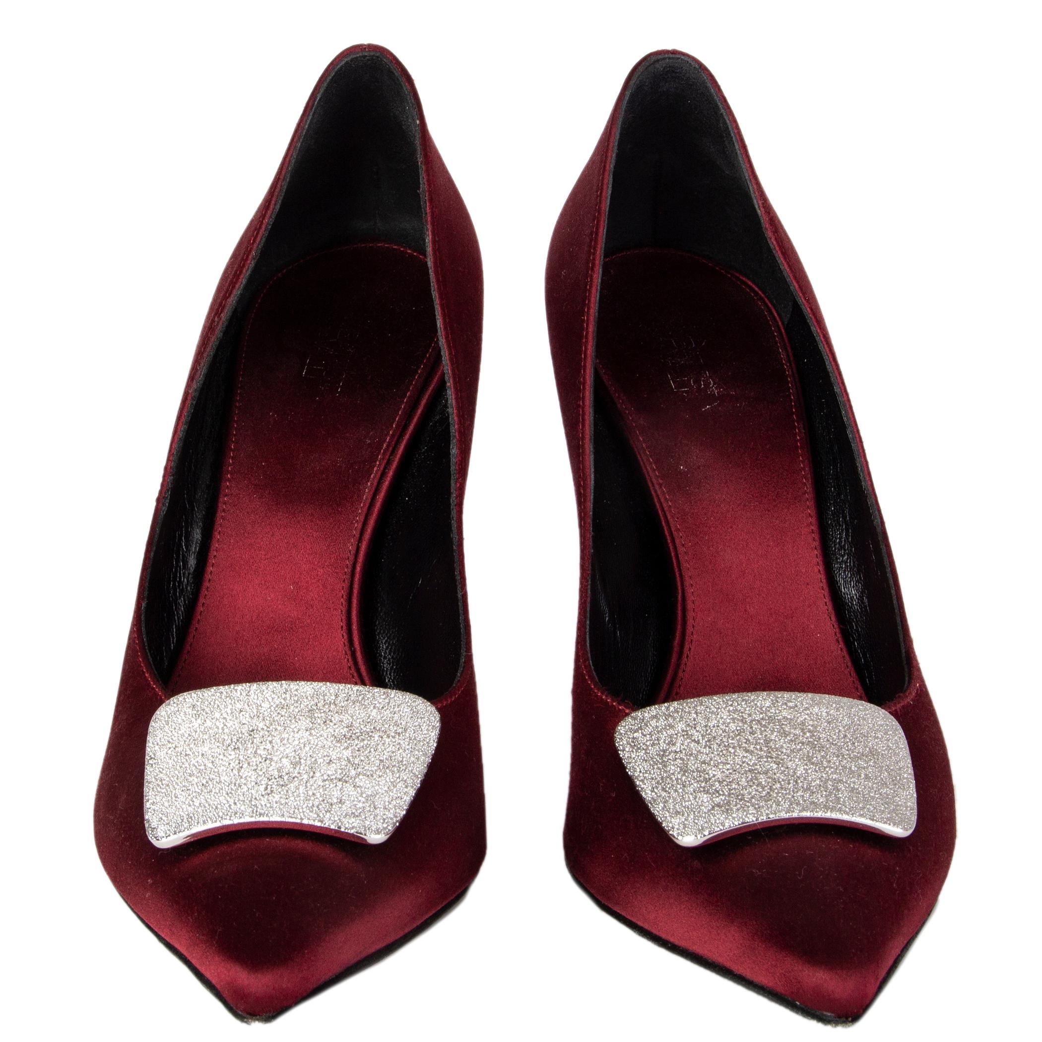 100% authentic Giambattista Valli pointed-toe pumps in burgundy satin with glitter metal plate detail. Have been worn and are in excellent condition. 

Measurements
Imprinted Size	38
Shoe Size	38
Inside Sole	24.5cm (9.6in)
Width	7.5cm