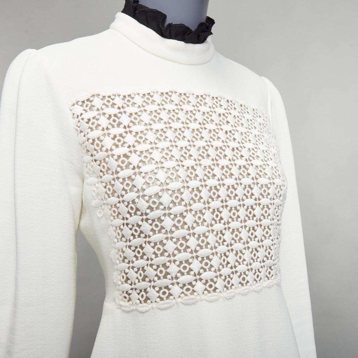 GIAMBATTISTA VALLI crepé crema bordado cuello volante vestido IT42 M
Referencia: LACG/A00398
Marca: Giambattista Valli
Material: Algodón, mezcla
Color: Crema, Negro
Patrón: Sólido
Cierre: cremallera
Forro: Tejido crema
Fabricado en: