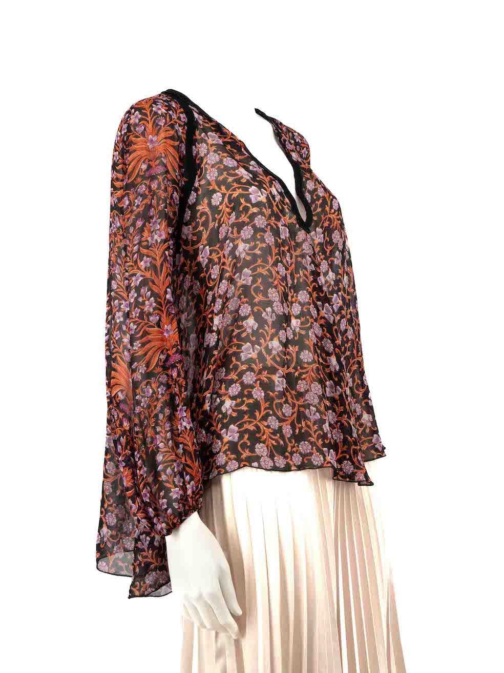 CONDITION is Very good. Hardly any visible wear to top is evident on this used Giambattista Valli designer resale item.
 
 
 
 Details
 
 
 Multicolour
 
 Silk
 
 Top
 
 Floral pattern
 
 See through
 
 Long sleeves
 
 V-neck
 
 
 
 
 
 Made in