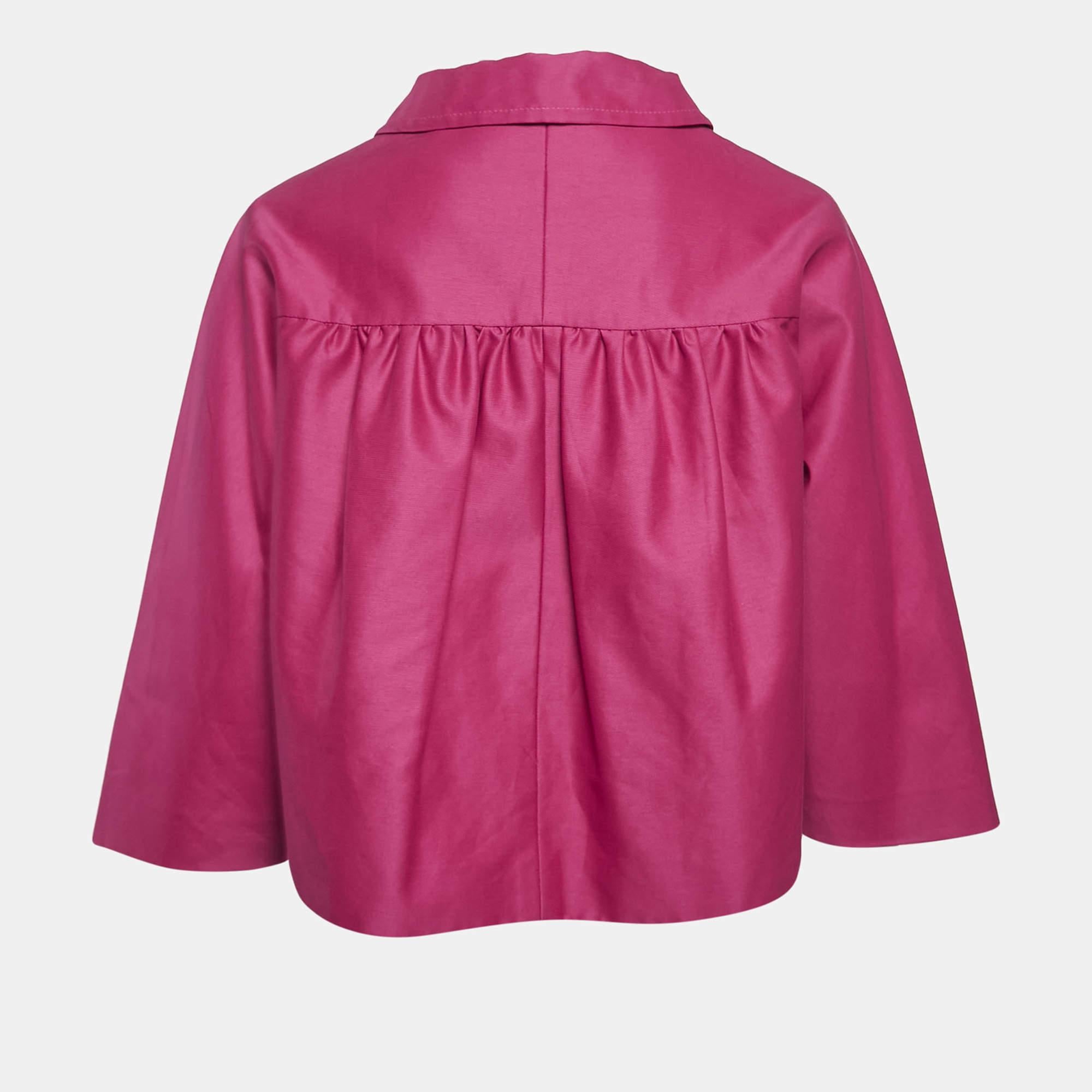An elegant silhouette  classy fit  and perfect tailoring make this Giambattista Valli womens jacket a fine choice. It is made of cotton and silk and secured with front button closure.