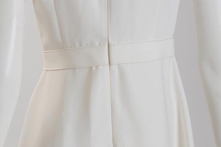 Gray Giambattista Valli Ivory Crepe Sleeveless Wedding Gown Dress EU 40 For Sale