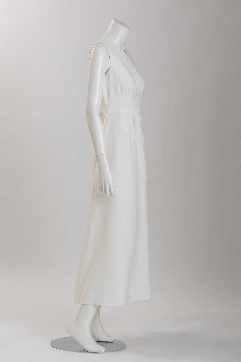 Giambattista Valli Ivory Crepe Sleeveless Wedding Gown Dress EU 40 In Good Condition For Sale In New York, NY