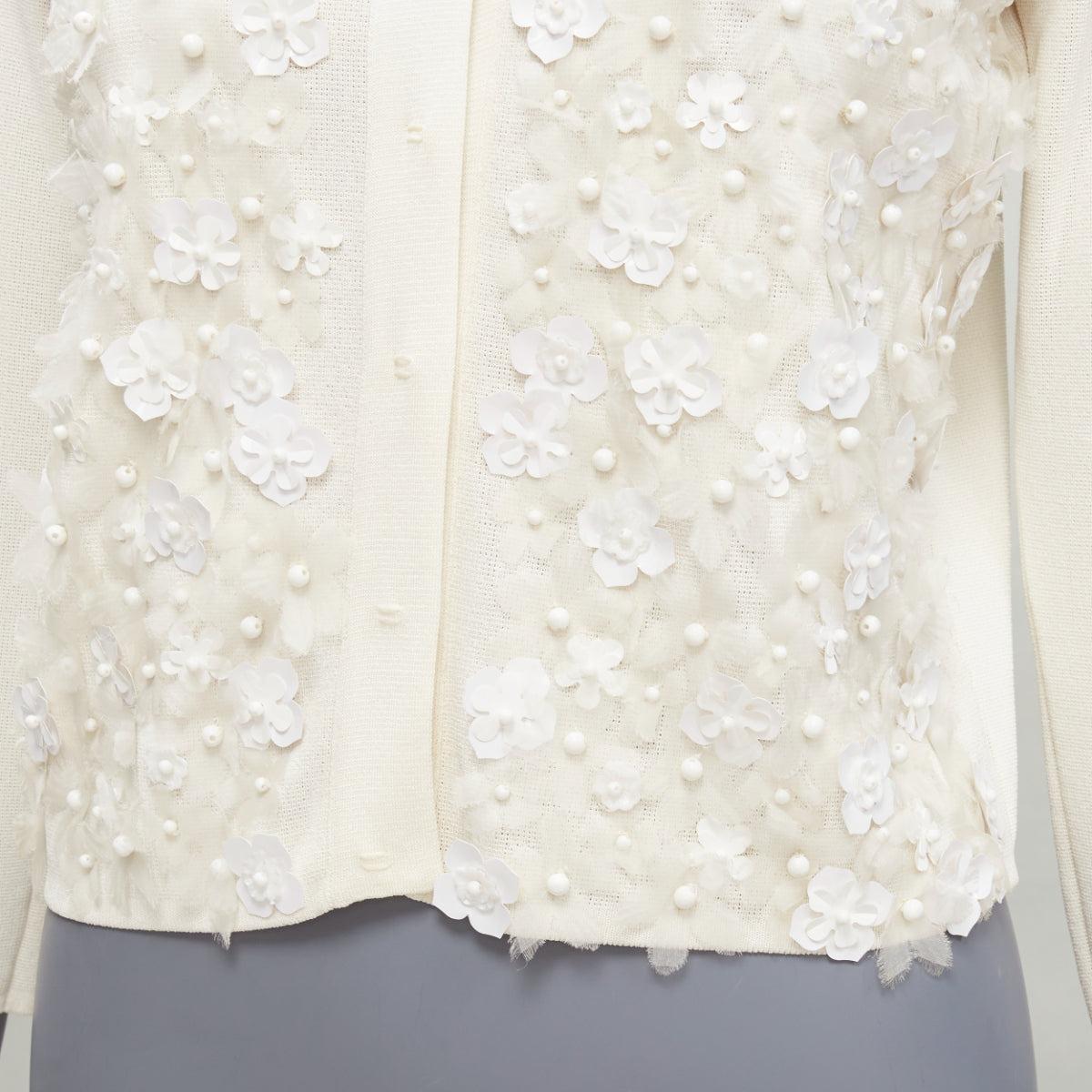 GIAMBATTISTA VALLI ivory white floral embellished cropped cardigan IT38 XS
Reference: LNKO/A02234
Brand: Giambattista Valli
Designer: Giambattista Valli
Material: Viscose, Blend
Color: White, Cream
Pattern: Floral
Closure: Snap Buttons
Extra