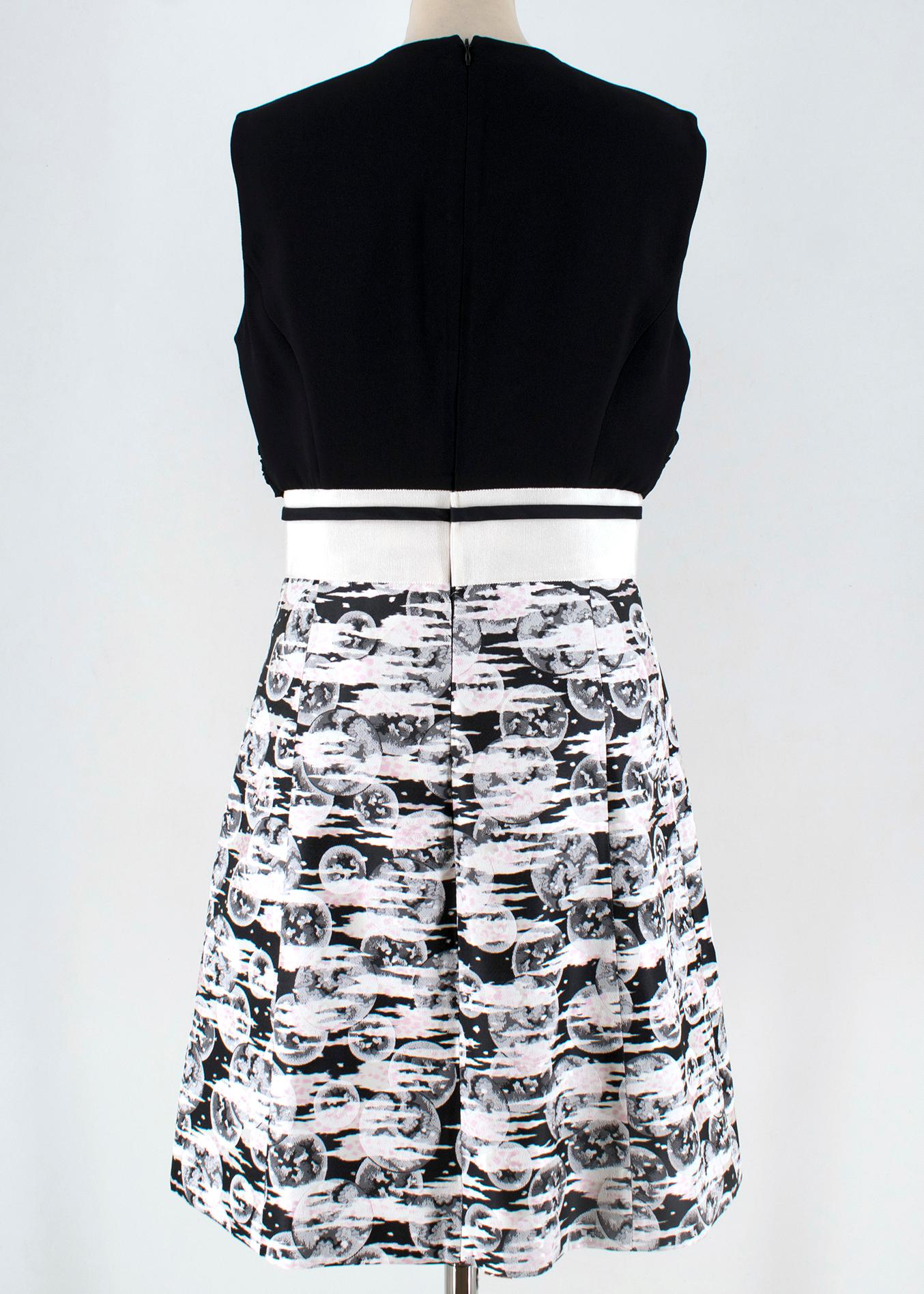 Black Giambattista Valli Monochrome Embellished Sleeveless Skater Dress - Size US 8 For Sale