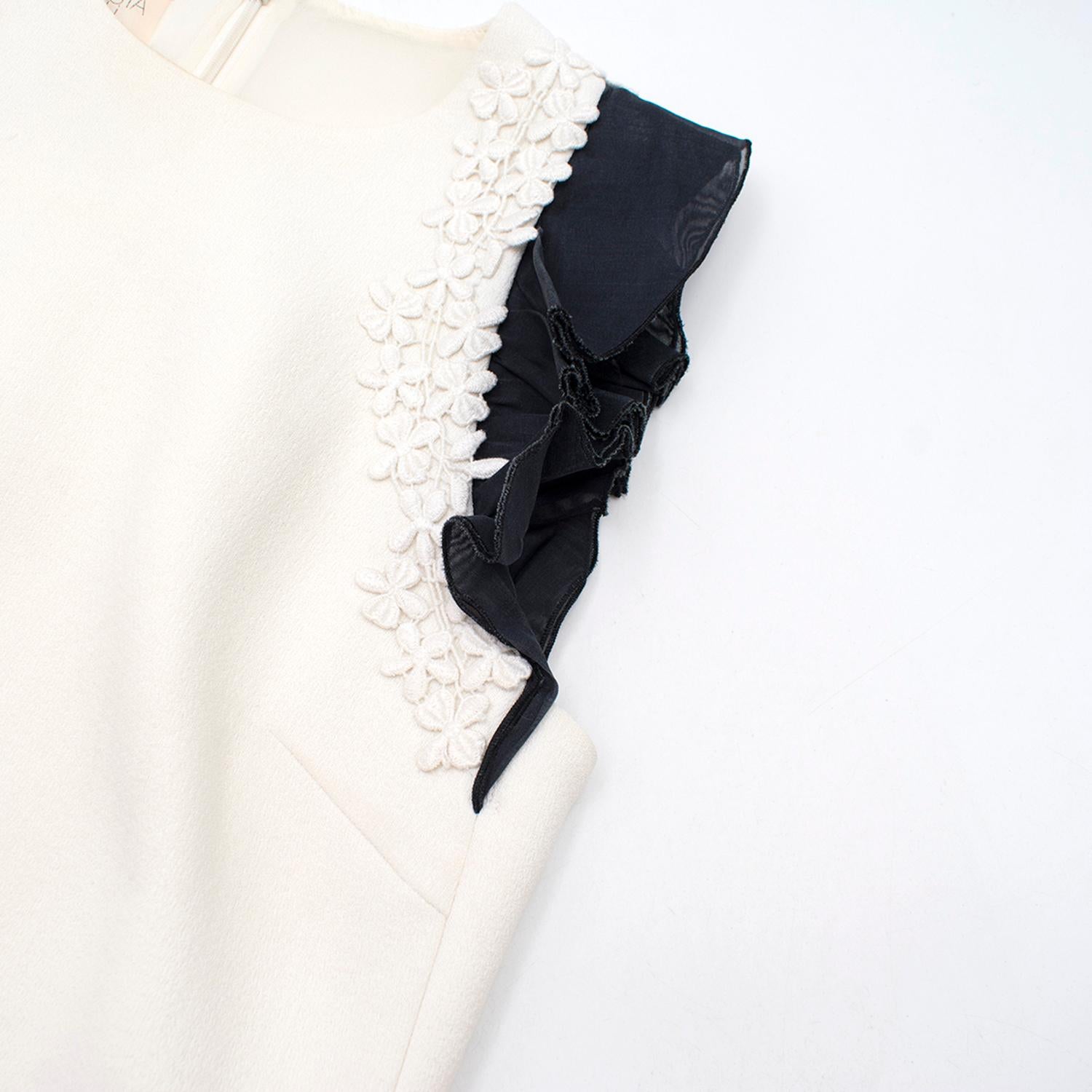 Giambattista Valli Monochrome Floral Embroidered Shift Dress XXS/38 For Sale 1