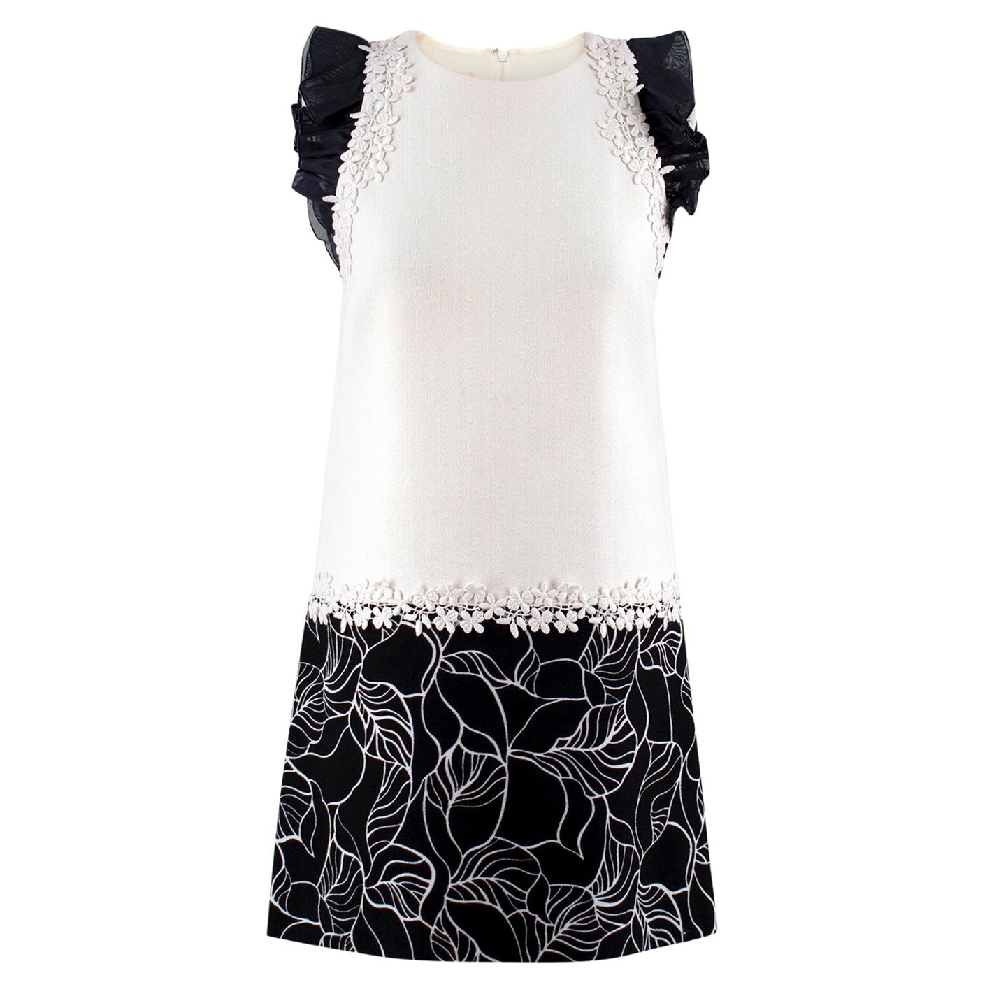 Giambattista Valli Monochrome Floral Embroidered Shift Dress XXS/38 For Sale