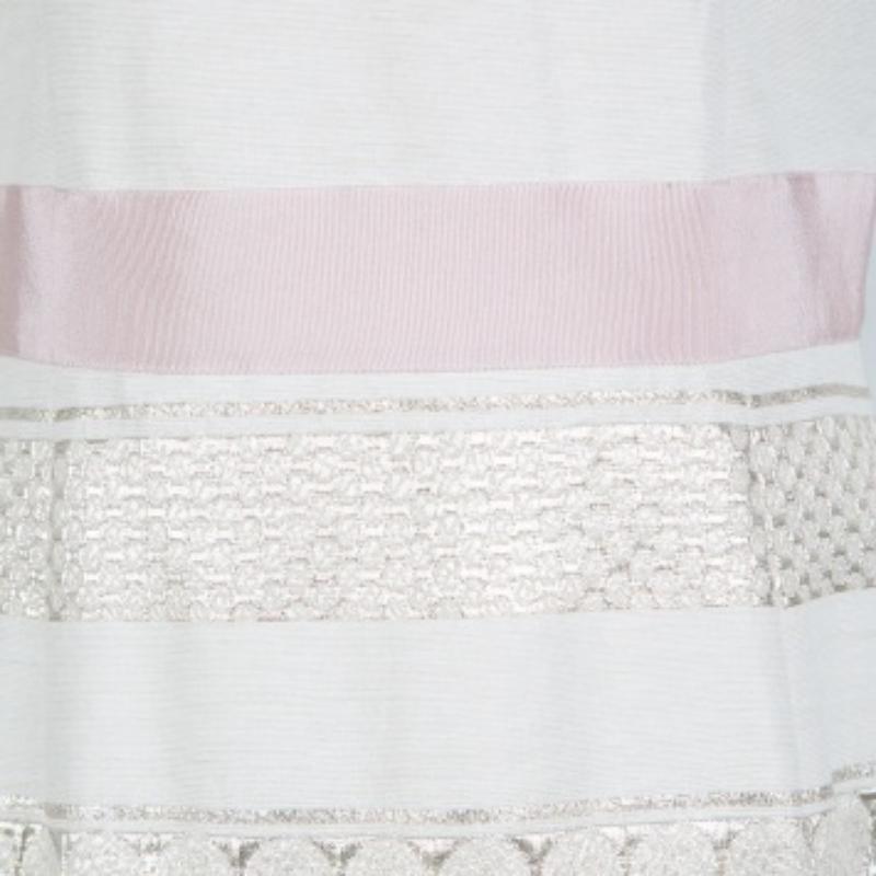 Giambattista Valli Off White Lurex Brocade Striped Cotton Sleeveless Dress M In Fair Condition For Sale In Dubai, Al Qouz 2