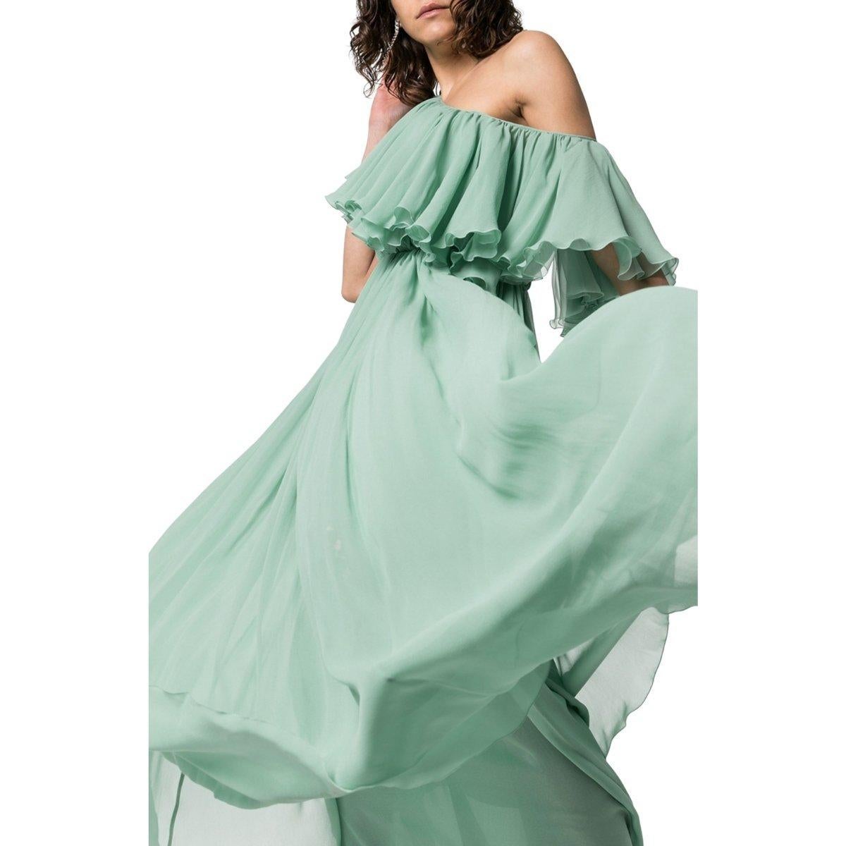 This green Giambattista Valli one shoulder ruffle silk gown
Asymmetric neck with a ruffle overlay
Tapered waist
Gathered floor-length skirt.
Composition: Silk 100%
Lining Composition: Silk 100%
Composition: Silk 100%
Dry Clean
Made in Italy