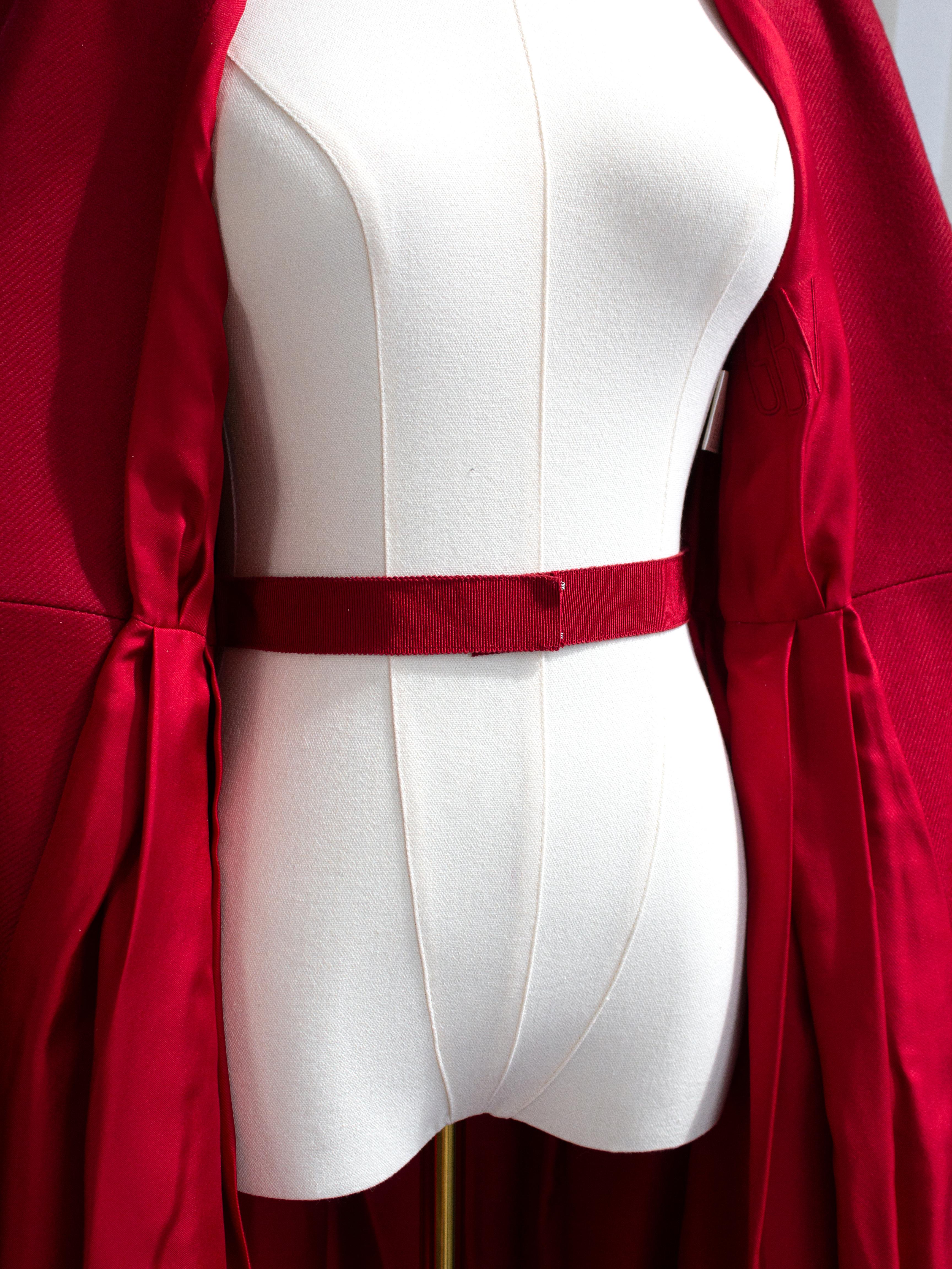 Giambattista Valli Parigino Cappotto Midi a clessidra in lana rossa in vendita 5