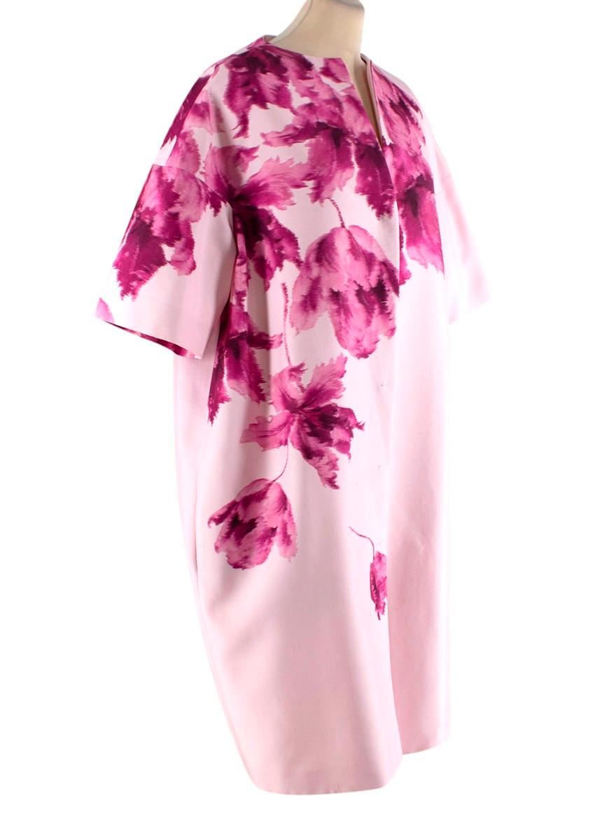  Giambattista Valli Pastel Pink Orchid Floral Print Silk Coat
 

 - Silk long coat in pastel pink with fuchsia tone orchid print
 - Dropped half-sleeves
 - Collarless designs, concealed front press-stud fastening
 - Fully lined
 

 Materials:
 100%