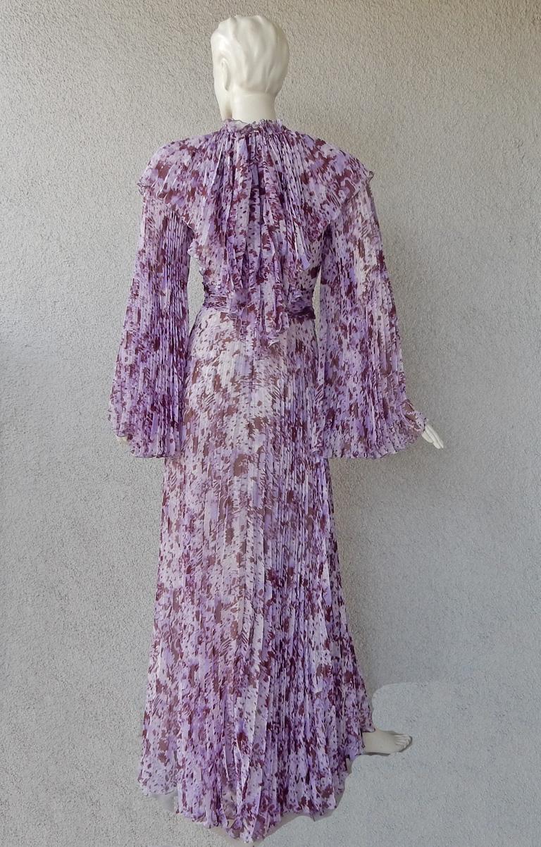 Giambattista Valli Runway - Robe en soie «tty in Purple » à imprimé éclabousssures  en vente 3