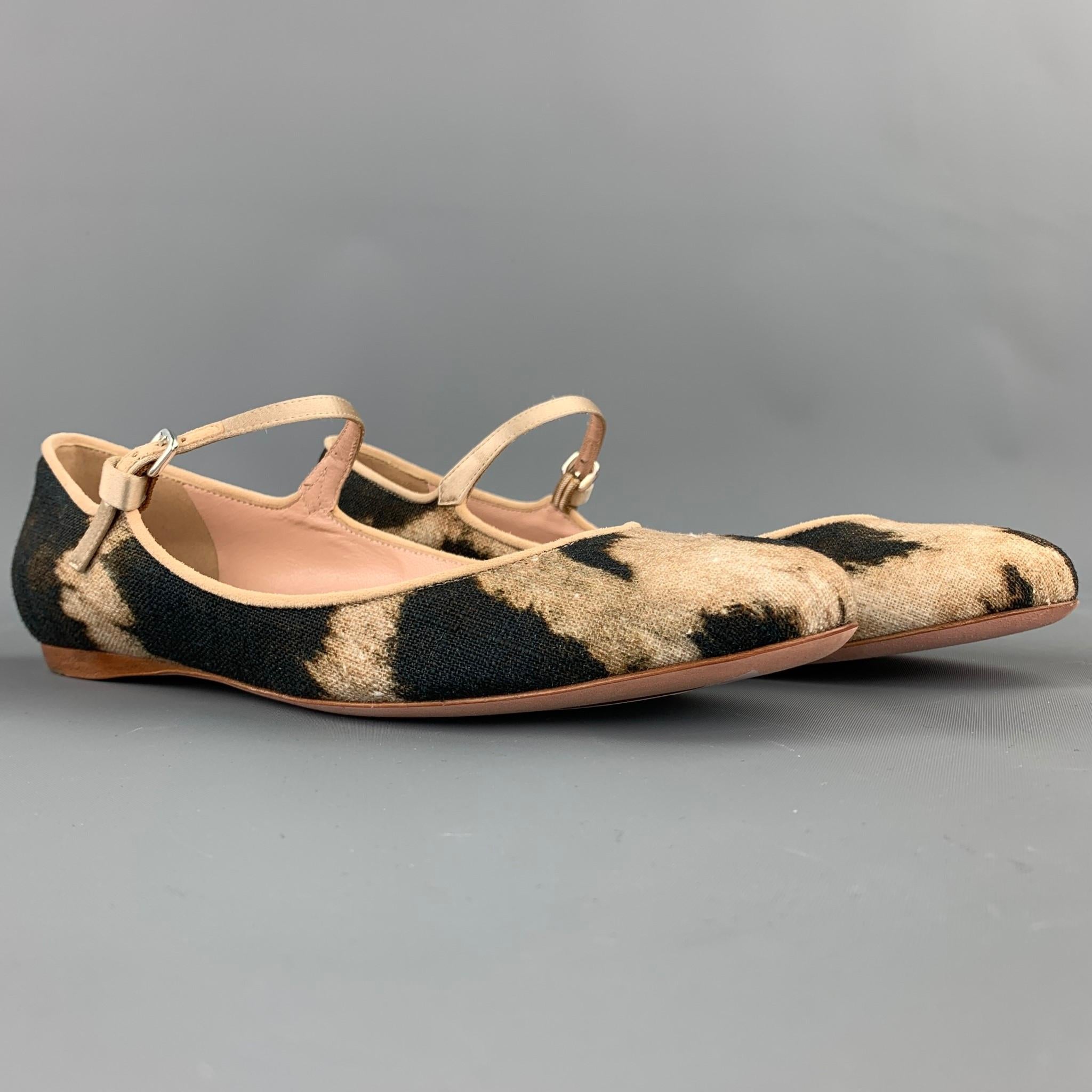 GIAMBATTISTA VALLI flats comes in a beige & brown leopard print material featuring a maryjane style and a strap closure. Comes with box. Made in Italy.

Very Good Pre-Owned Condition.
Marked: EU 37.5

Measurements: 9.5 in. x 2.5 in.  