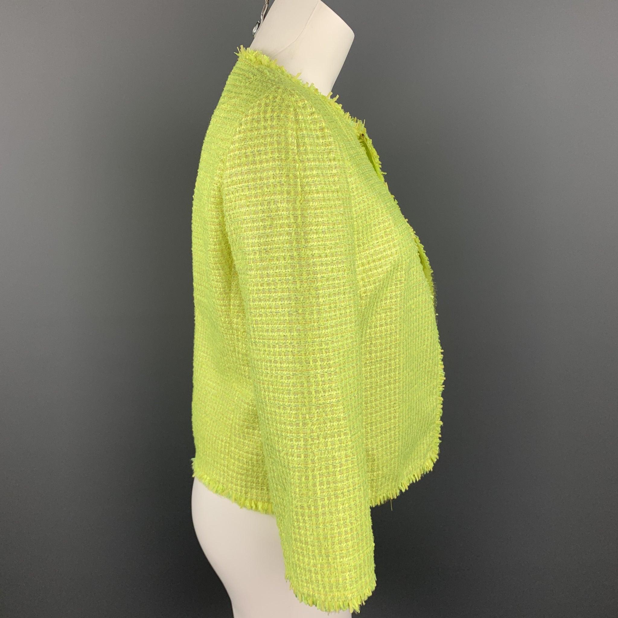 GIAMBATTISTA VALLI jacket comes in a green woven paper blend with a silk liner featuring no collar and a open front. Made in Italy.Very Good
Pre-Owned Condition. 

Marked:   44/M 

Measurements: 
 
Shoulder: 14.5 inches 
Bust:
34 inches 
Sleeve: