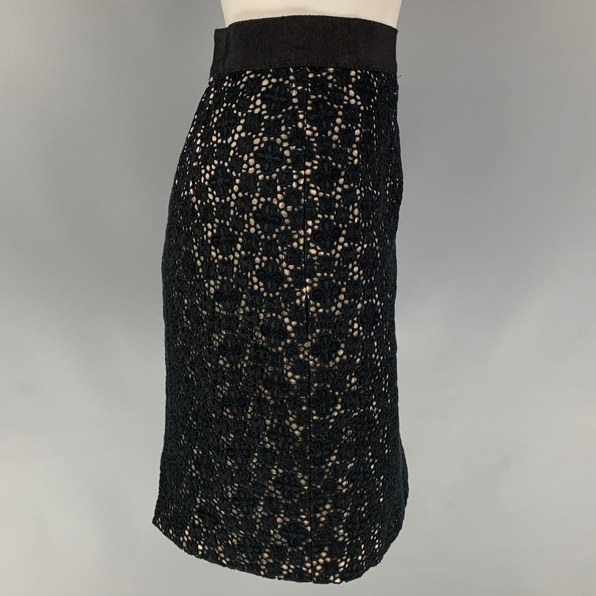 GIAMBATTISTA VALLI skirt comes in a black guipure cotton featuring a pencil style featuring a pencil style, back slit, ribbon trim, and a zipper closure. Made in Italy.
Very Good
Pre-Owned Condition. 

Marked:   42/S 

Measurements: 
  Waist: 30