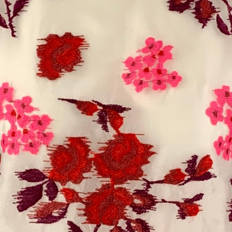GIAMBATTISTA VALLI dress top in a white and burgundy cotton silk blend featuring a sleeveless style, embroidered floral design, and a crew-neck. Made in Italy.
Very Good Pre-Owned Condition. Minor signs of wear. 

Marked:   42/S 

Measurements: 
