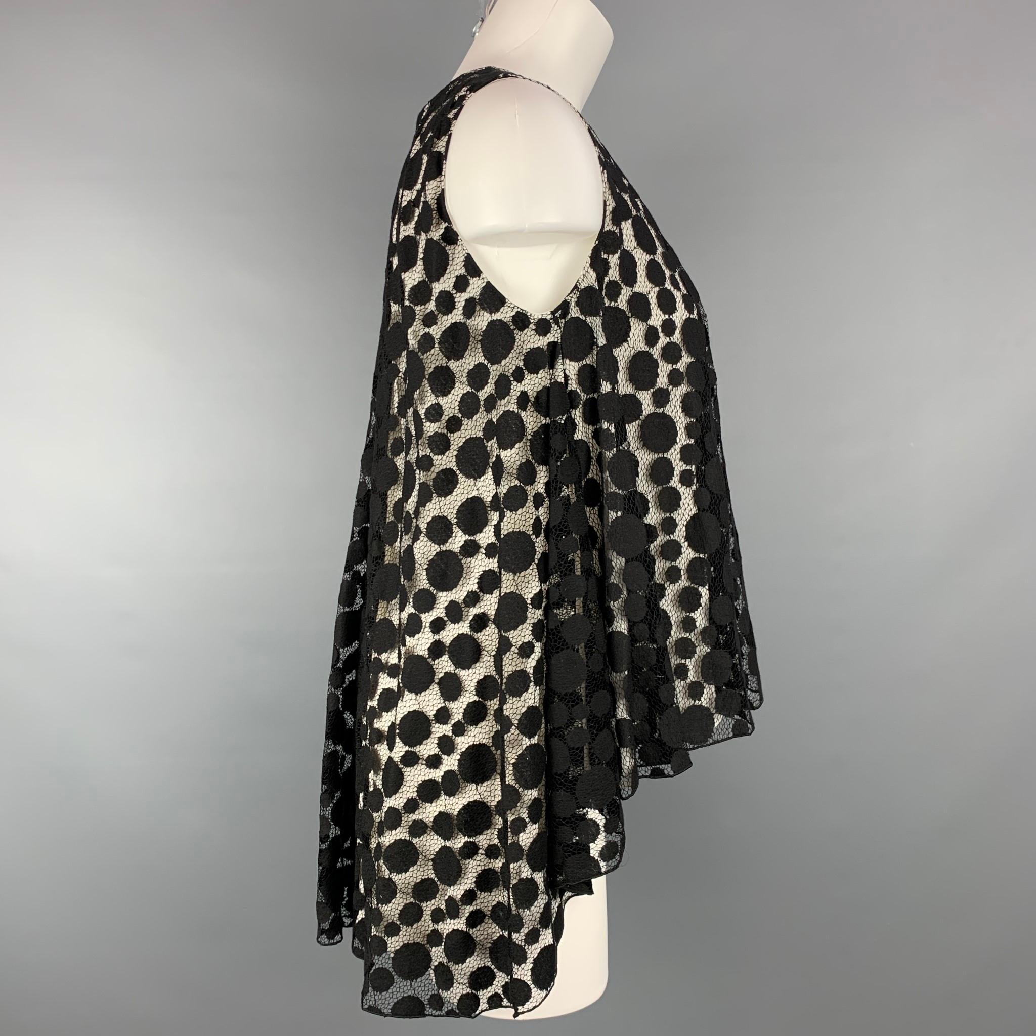 GIAMBATTISTA VALLI dress top comes in a black lace cotton / nylon with a white silk layer featuring a back zip closure. Made in Italy.

Very Good Pre-Owned Condition.
Marked: 40/XS

Measurements:

Bust: 36 in.   
Length: 28 in. 