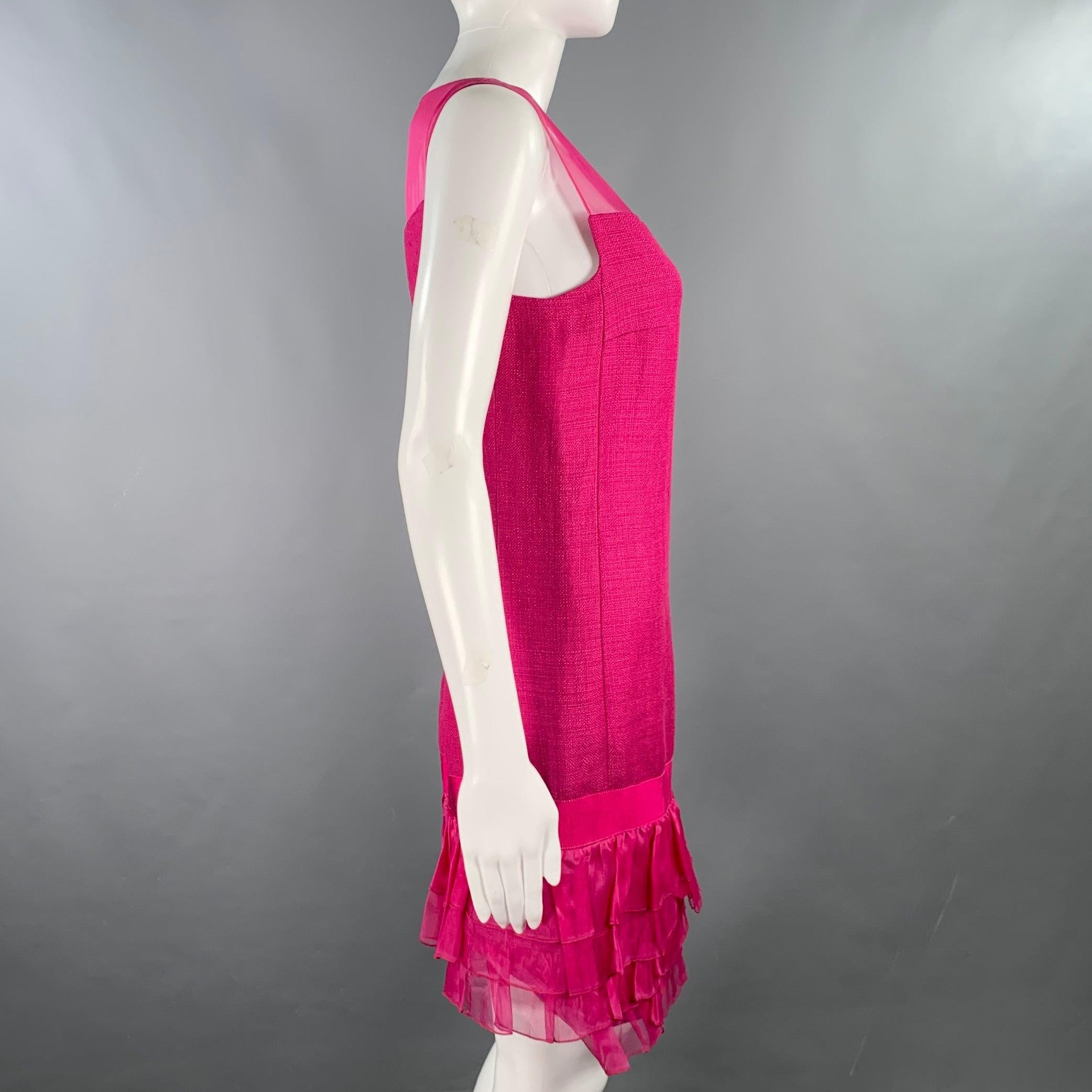 GIAMBATTISTA VALLI tunic dress in a raspberry linen blend fabric featuring a drop waist with ruffle hem, woven bodice, and sheer shoulders. Made in Italy.
Very Good Pre-Owned Condition. Minor pilling. 

Marked:   XXS 

Measurements: 
 
Shoulder: 13
