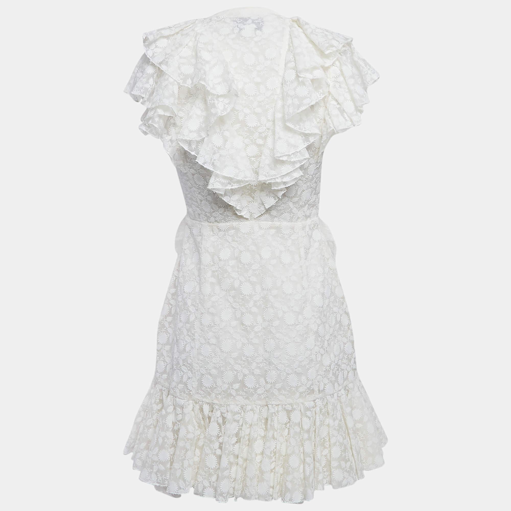 Una sartoria magistrale e un fascino senza tempo caratterizzano questo mini abito della casa Giambattista Valli. Presentato in bianco, non è altro che puro charme ed è un must have.