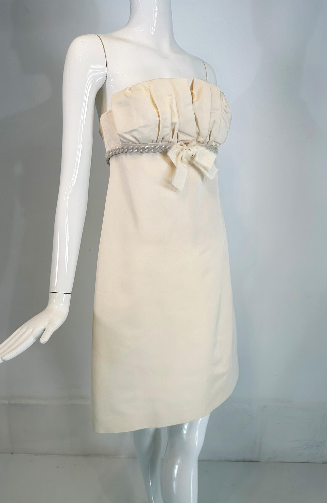 Giambattista Valli Vestido de cóctel blanco de seda sin tirantes y con lazo delantero de cadena 42 en venta 5