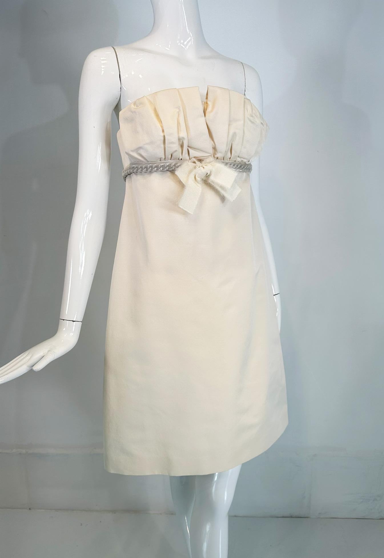 Giambattista Valli Vestido de cóctel blanco de seda sin tirantes y con lazo delantero de cadena 42 en venta 6