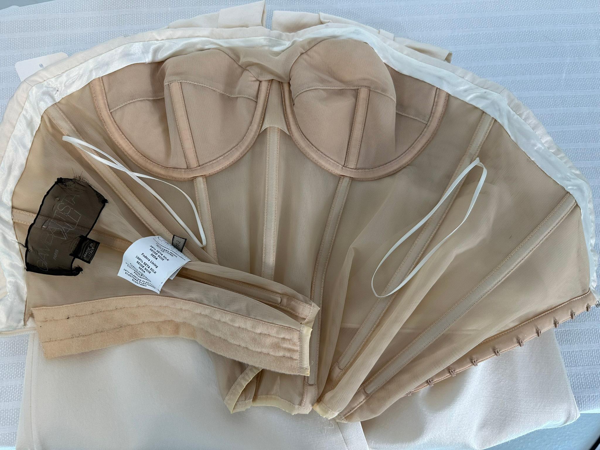 Giambattista Valli Vestido de cóctel blanco de seda sin tirantes y con lazo delantero de cadena 42 en venta 10
