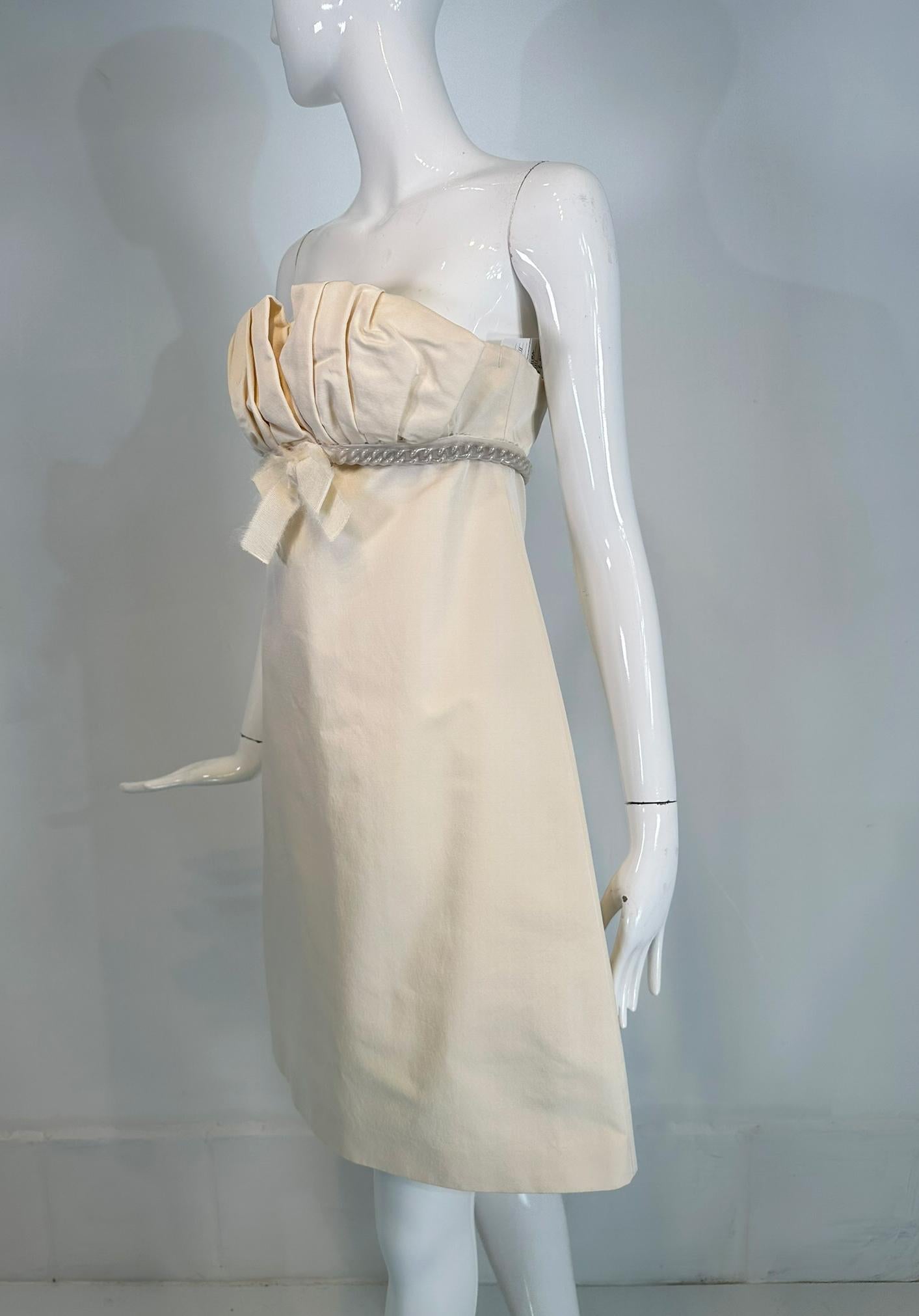 Giambattista Valli Vestido de cóctel blanco de seda sin tirantes y con lazo delantero de cadena 42 Blanco en venta