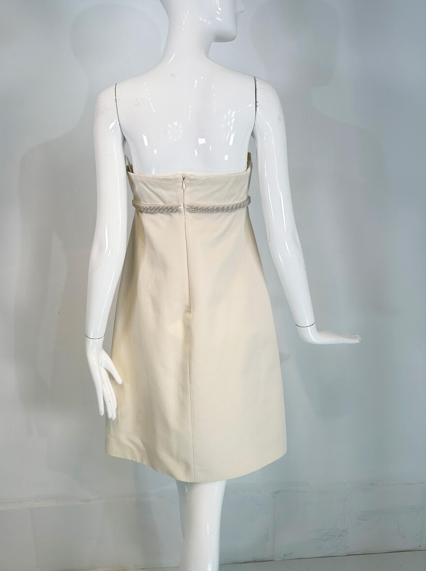 Giambattista Valli Vestido de cóctel blanco de seda sin tirantes y con lazo delantero de cadena 42 en venta 2