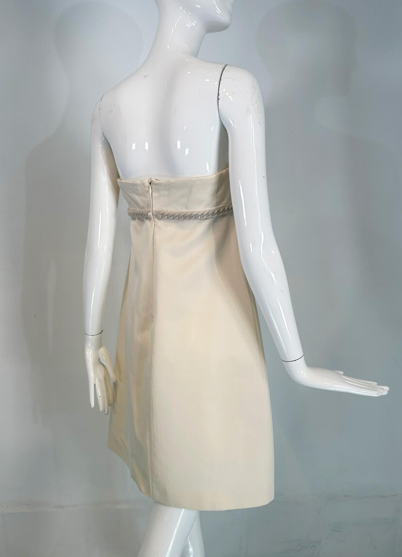 Giambattista Valli Vestido de cóctel blanco de seda sin tirantes y con lazo delantero de cadena 42 en venta 3