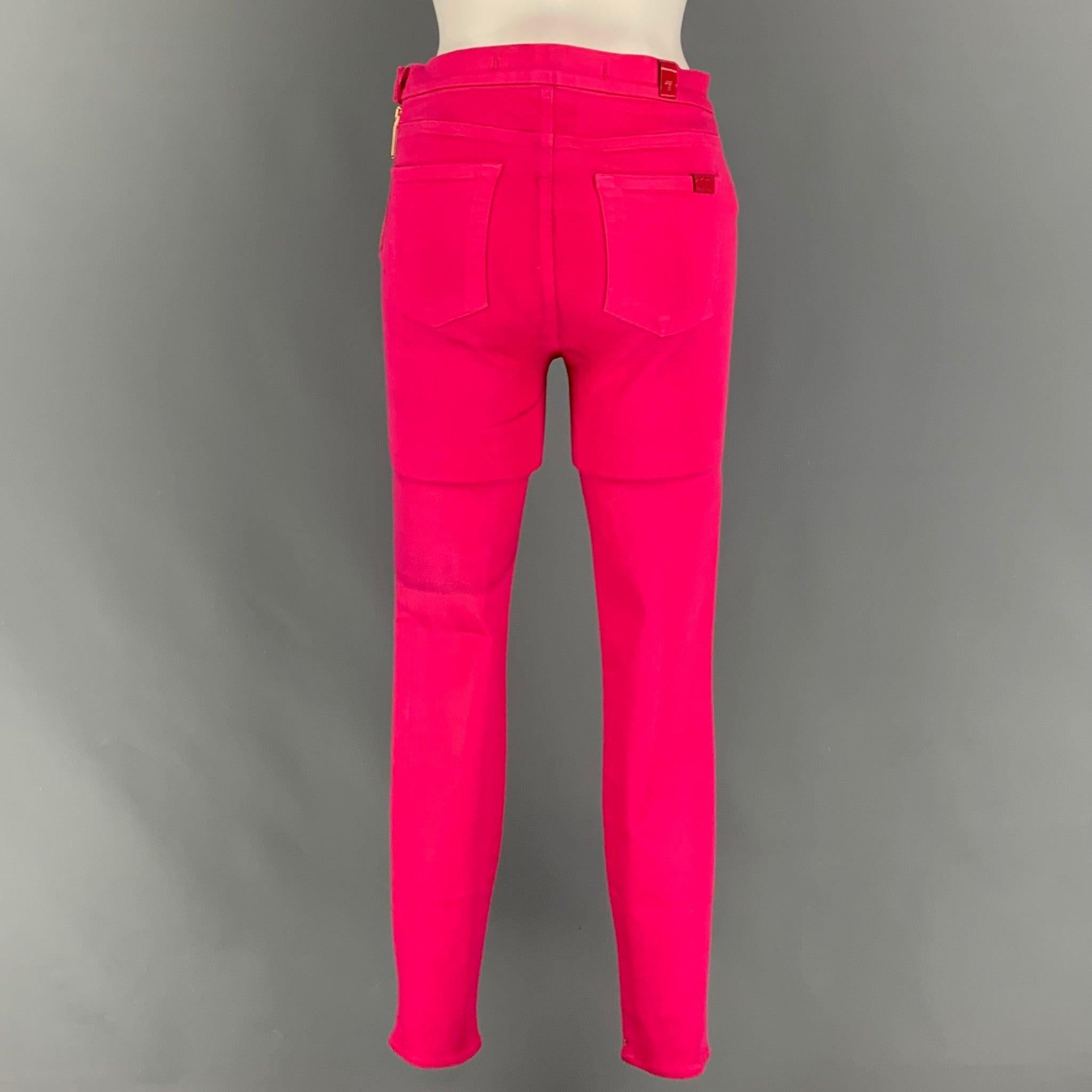 GIAMBATTISTA VALLI x 7 FOR ALL MANKIND pants comes in a pink cotton / elastane featuring a skinny fit, gold tone hardware, bak pockets, and a side button & zip up closure. Made in Italy.
Very Good
Pre-Owned Condition. 

Marked:   27 

Measurements: