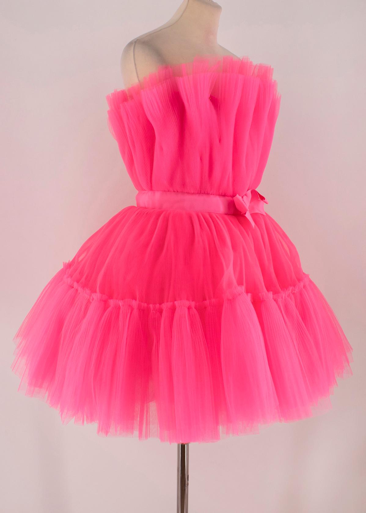 Giambattista Valli x H&M Pink Flared Tulle Dress

-Pink, tulle layered
-Strapless
-Bow detail and accent ribbon around waist
-Concealed hook and fasten closure 
-Concealed zip closure 
-Lined

Please note, these items are pre-owned and may show some