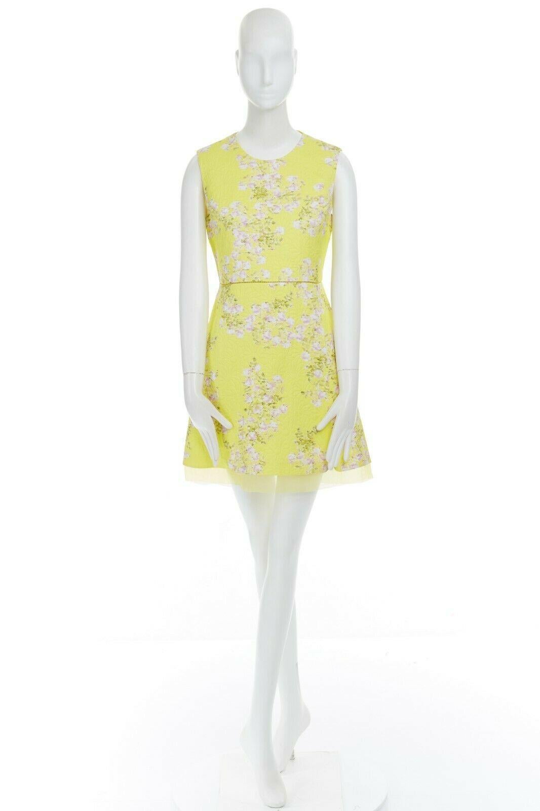 GIAMBATTISTA VALLI yellow cloque pink blossom jacqard silk trimmed dress IT42 S
GIAMBATTISTA VALLI
100% cotton. 
Yellow. 
Floral cloque fabric. 
Pink and green blossom floral jacquard. 
Round neck. 
Sleeveless. 
Ladder seam detail at waist. 
Fitted